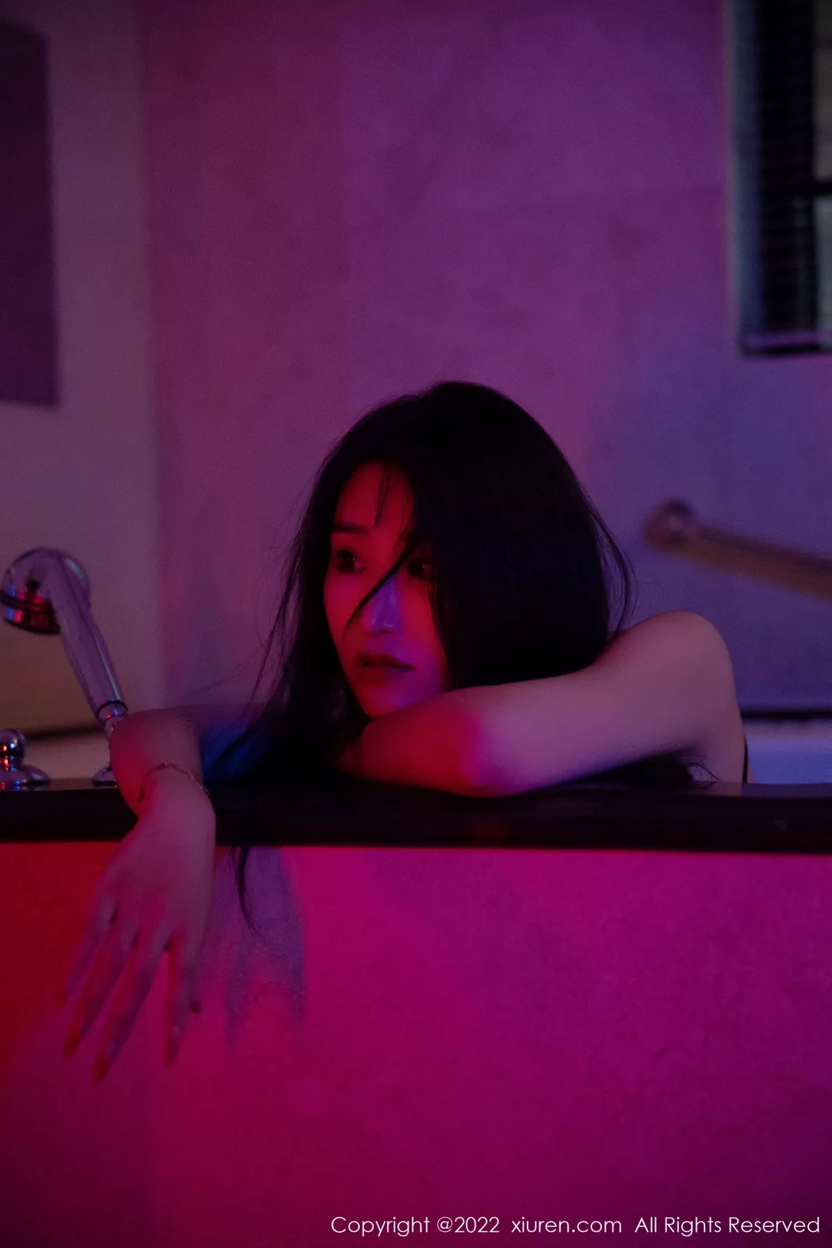 秀人集.com_[XiuRen秀人网]No.5833_新人模特司柠性感黑色吊带短裙配超薄无内黑丝秀翘臀诱惑写真63P