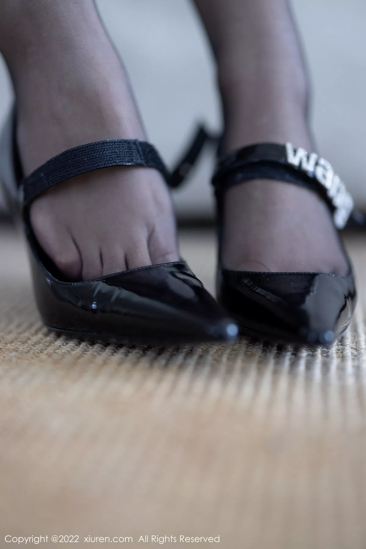 秀人集.com_[XiuRen秀人网]No.5837_模特可乐Vicky性感黑色侧开长裙配超薄黑丝秀曼妙身姿迷人写真85P