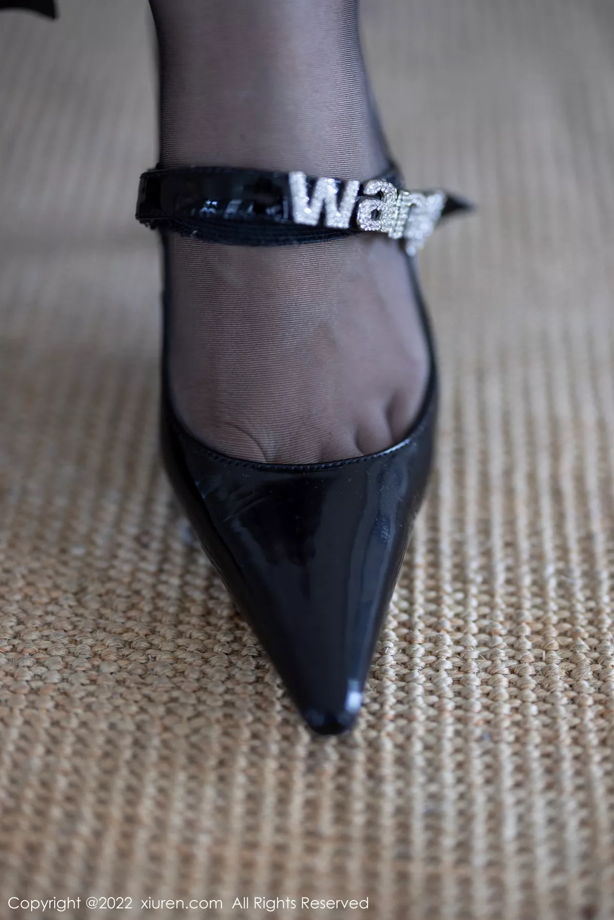 秀人集.com_[XiuRen秀人网]No.5837_模特可乐Vicky性感黑色侧开长裙配超薄黑丝秀曼妙身姿迷人写真85P