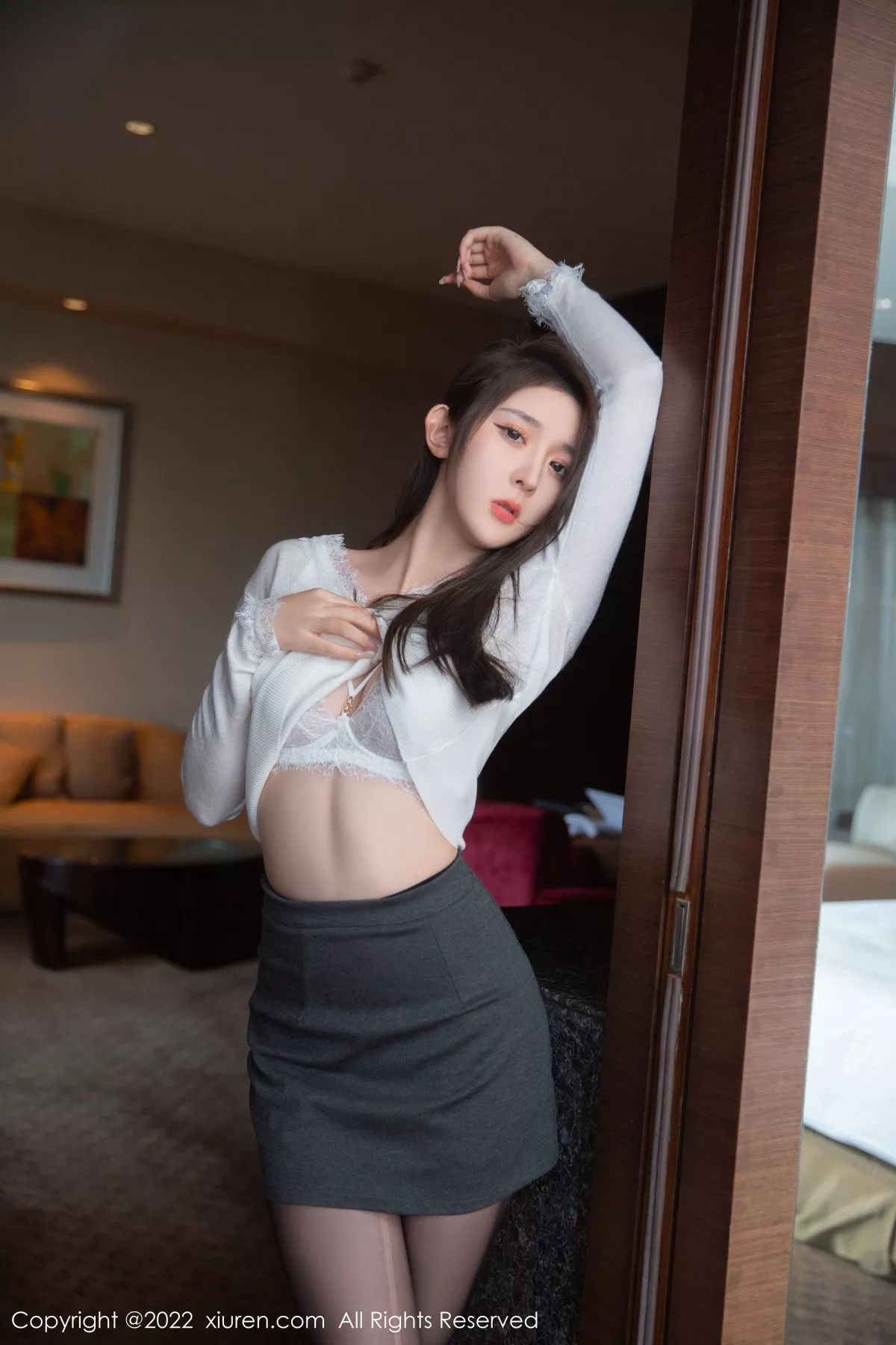 秀人集.com_[XiuRen秀人网]No.5842_模特夏甜甜性感白色上衣配灰短裙露蕾丝内衣超薄黑丝诱惑写真69P