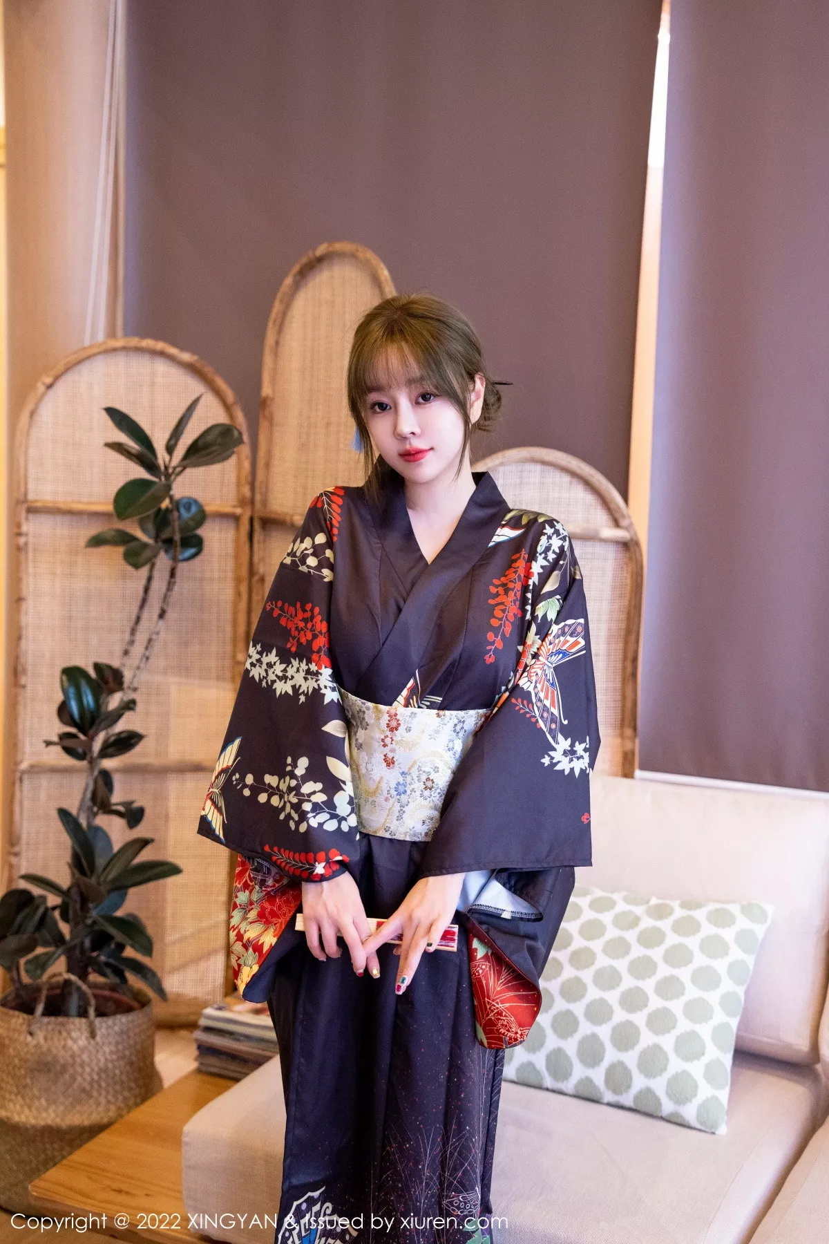 秀人集.com_[XINGYAN星颜社]VOL.154_女神王雨纯脱深色日式和服露性感白色内衣配超薄肉丝诱惑写真82P