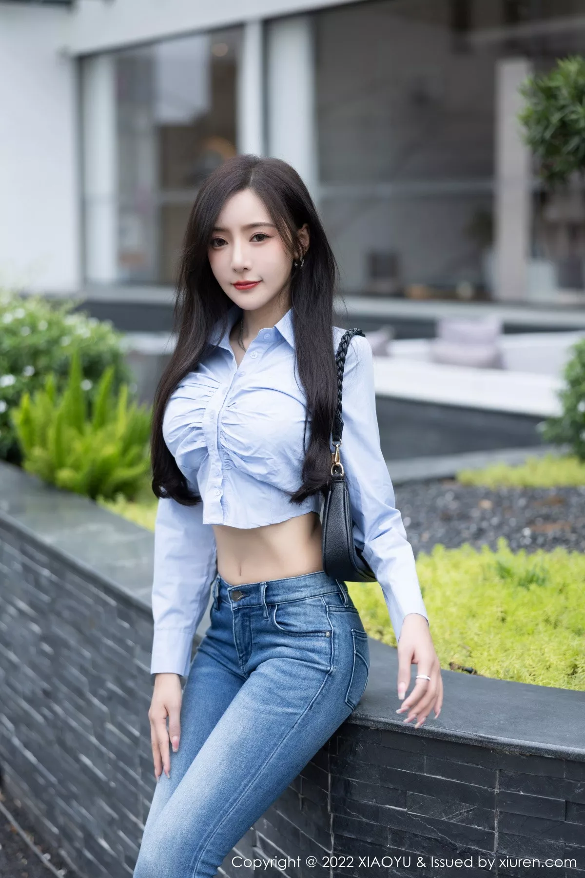 秀人集.com_[XiaoYu画语界]Vol.904_女神王馨瑶yanni杭州旅拍浅蓝T恤配牛仔裤露白色内衣诱惑写真88P