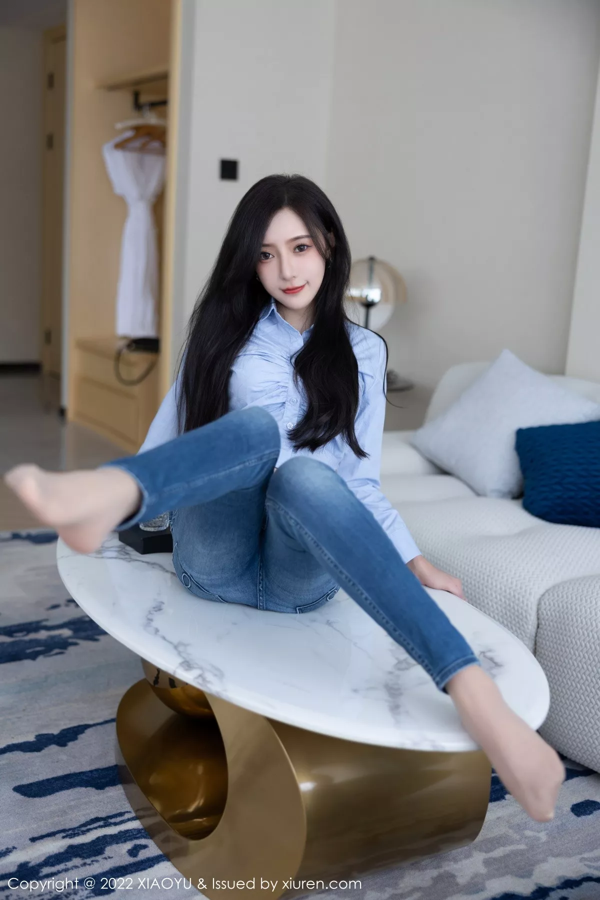 秀人集.com_[XiaoYu画语界]Vol.904_女神王馨瑶yanni杭州旅拍浅蓝T恤配牛仔裤露白色内衣诱惑写真88P