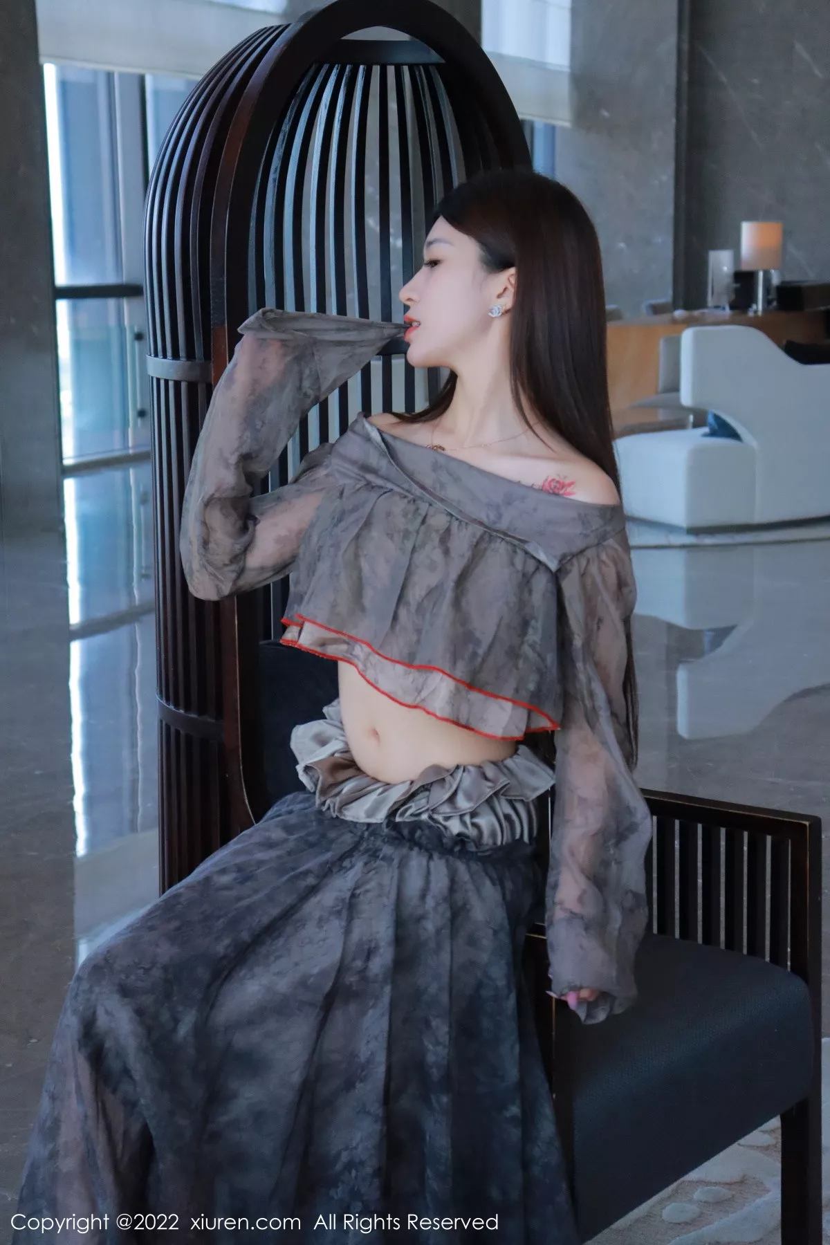 秀人集.com_[XiuRen秀人网]No.5857_模特hebe韩心雨暗灰色上衣配性感长裙露丁字裤秀翘臀诱惑写真50P