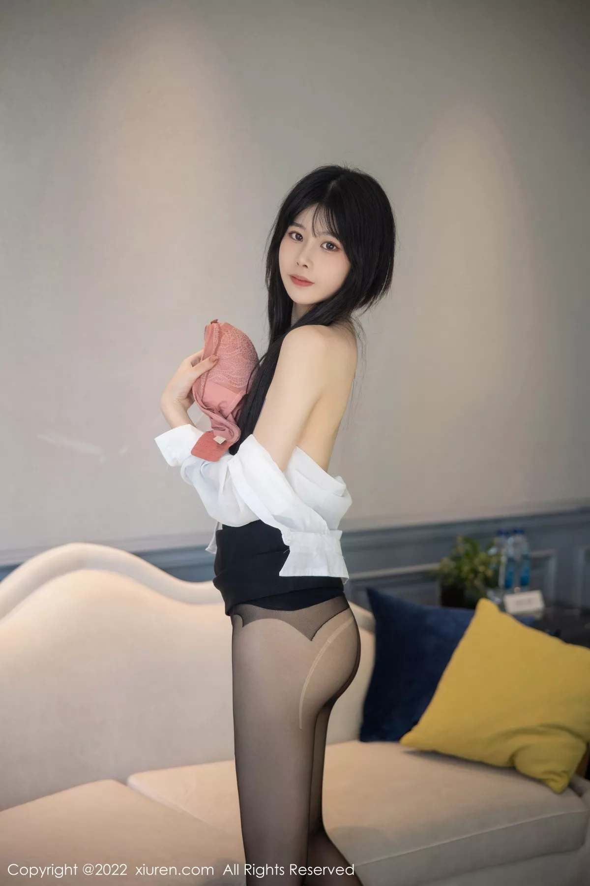 秀人集.com_[XiuRen秀人网]No.5861_模特77qiqi白色轻透衣配黑短裙露粉红蕾丝内衣超薄黑丝诱惑写真79P