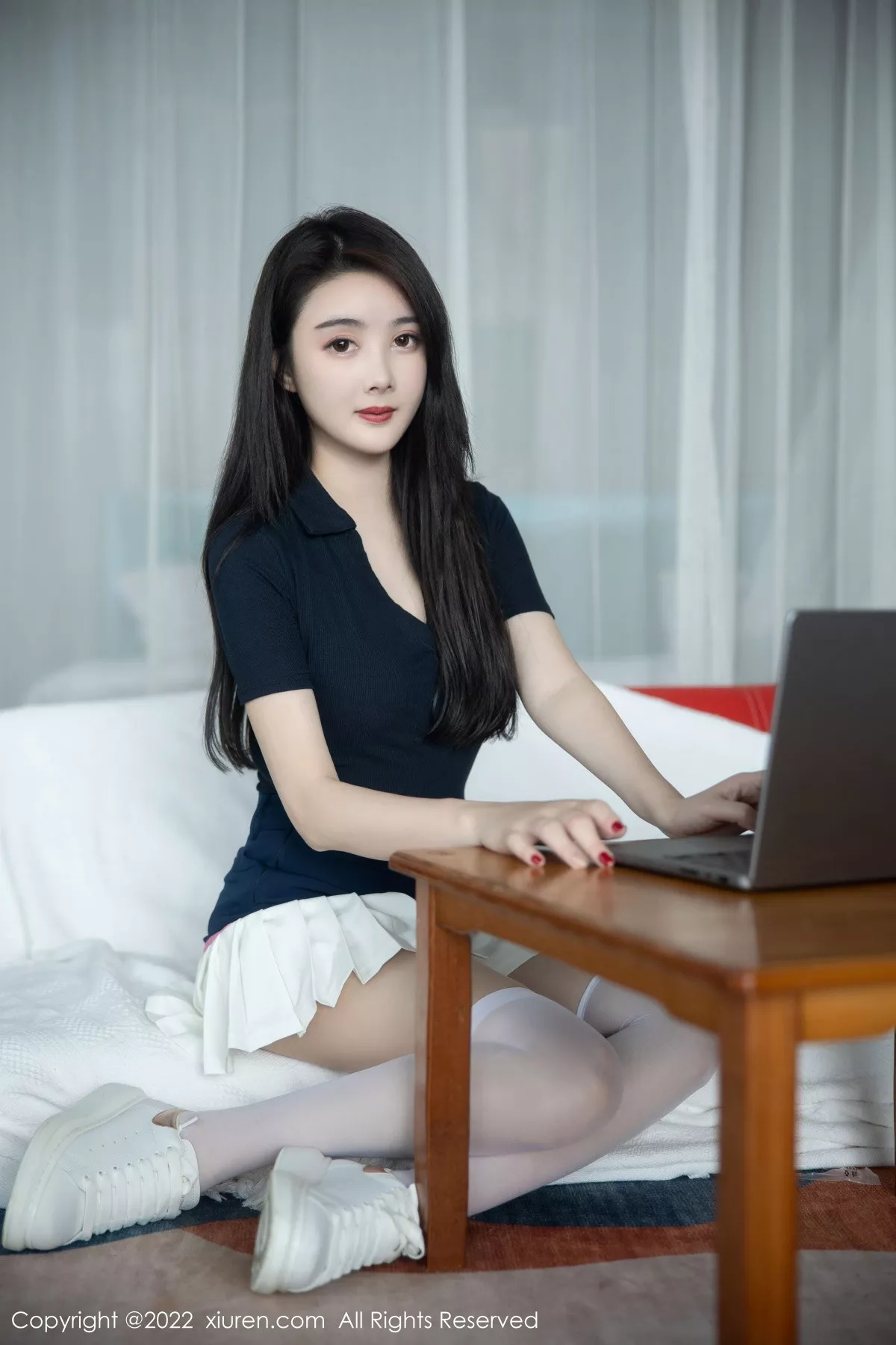 秀人集.com_[XiuRen秀人网]No.5870_模特Summer宝宝深色上衣配白短裙露性感粉色蕾丝内衣诱惑写真54P