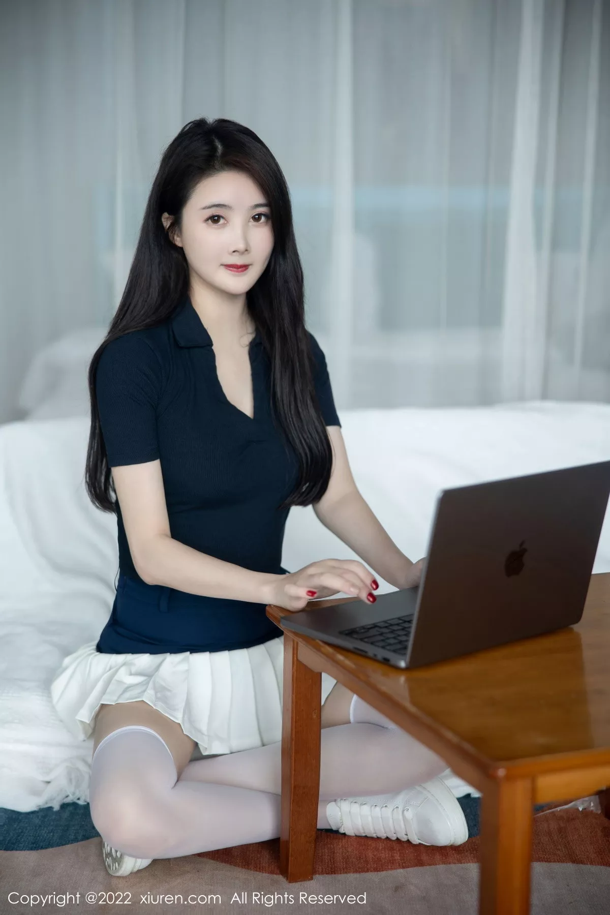 秀人集.com_[XiuRen秀人网]No.5870_模特Summer宝宝深色上衣配白短裙露性感粉色蕾丝内衣诱惑写真54P