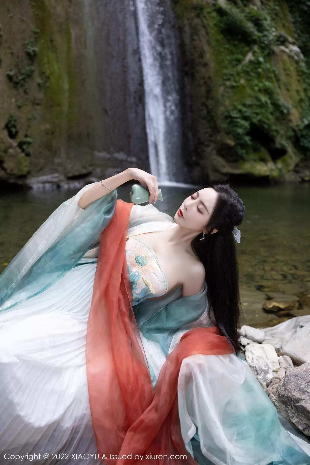 秀人集.com_[XiaoYu画语界]Vol.889_女神王馨瑶yanni杭州旅拍户外场景性感浅色古装服迷人诱惑写真92P