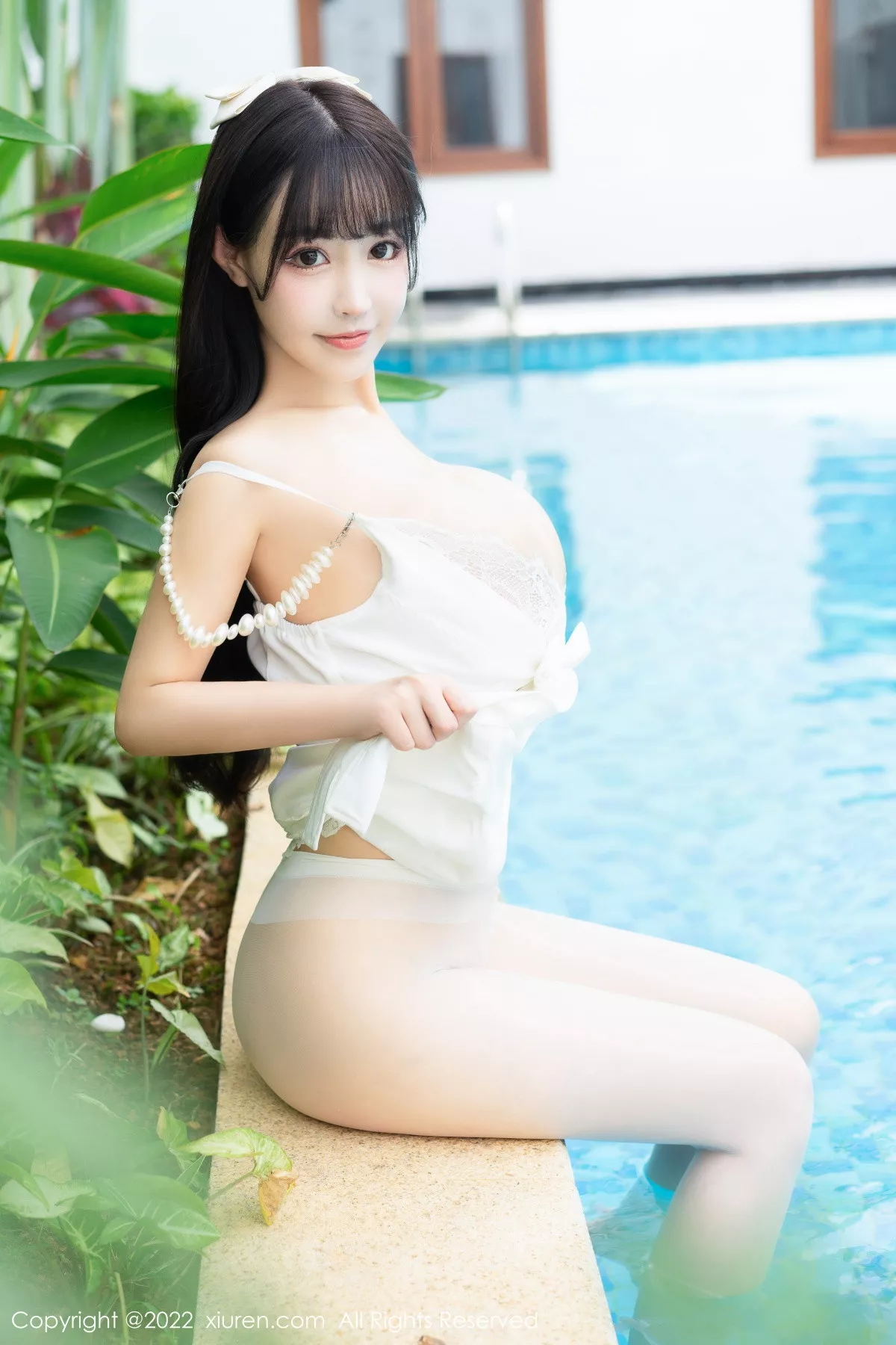 秀人集.com_[XiuRen秀人网]No.5755_女神朱可儿Flora泳池场景性感白色吊带短裙秀丰乳肥臀诱惑写真84P