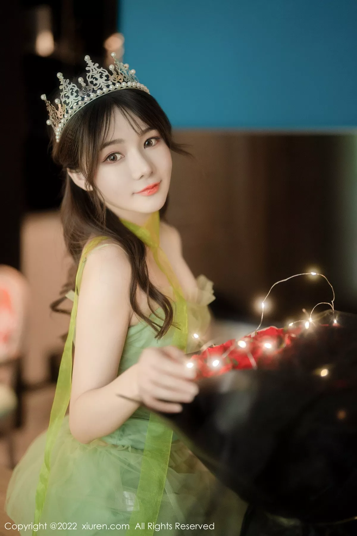 秀人集.com_[XiuRen秀人网]No.5875_模特婠婠么私房性感淡绿色连衣裙秀曼妙身姿白嫩美腿诱惑写真85P