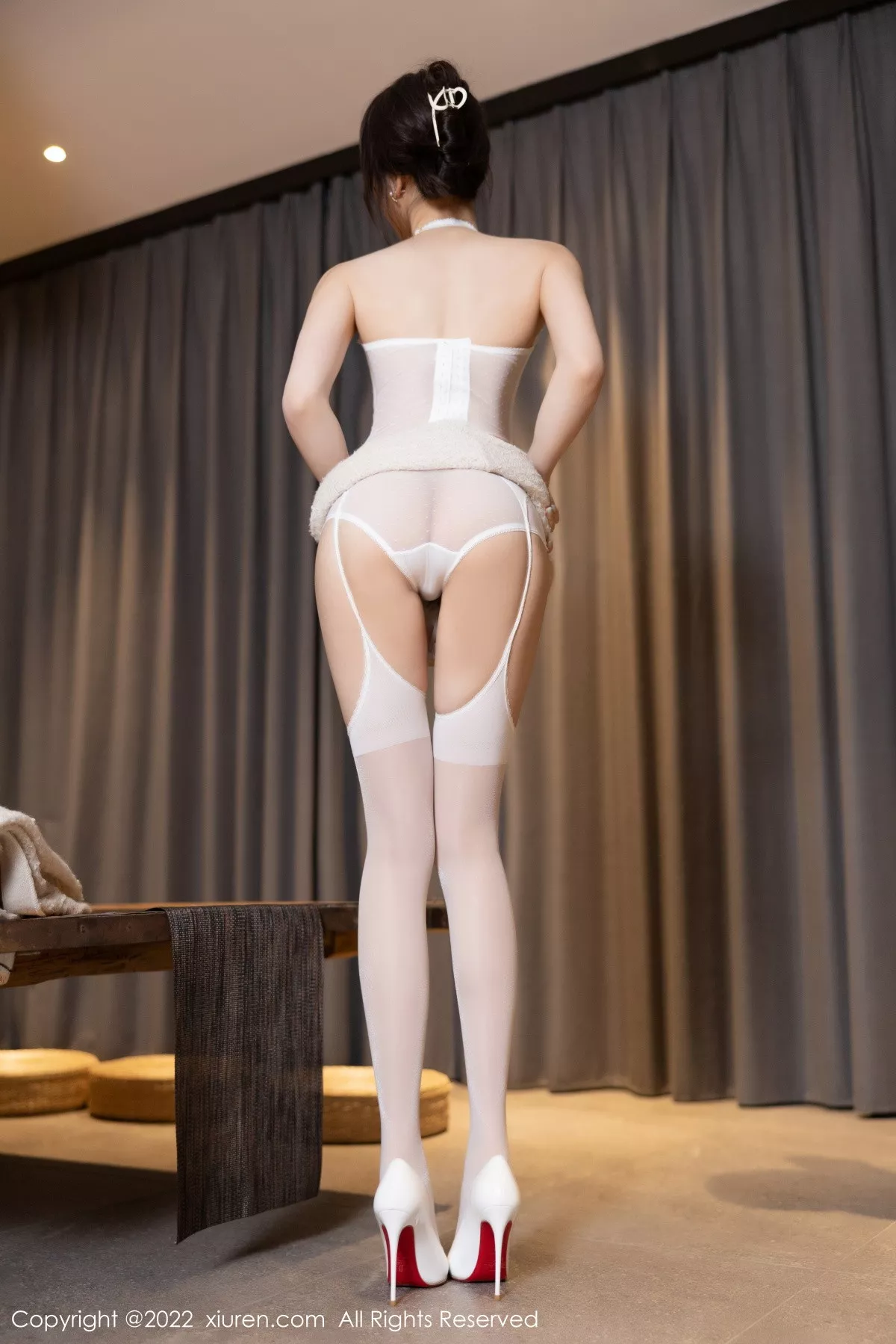 秀人集.com_[XiuRen秀人网]No.5880_女神徐莉芝Booty半脱露性感白色蕾丝内衣配白丝吊袜诱惑写真88P