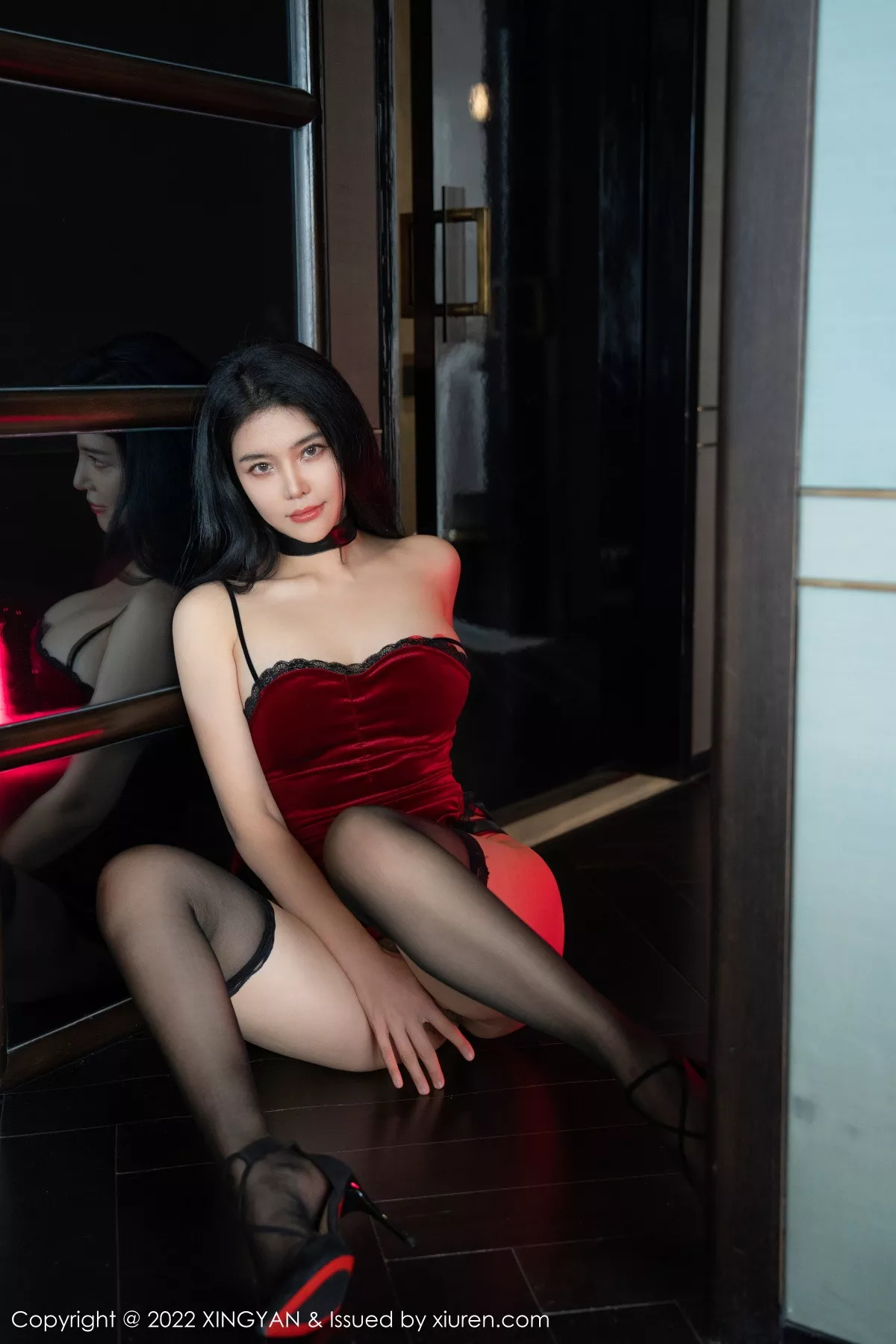 秀人集.com_[XINGYAN星颜社]VOL.156_女神刘钰儿性感红色吊带上衣配黑色蕾丝袜秀完美身材诱惑写真70P