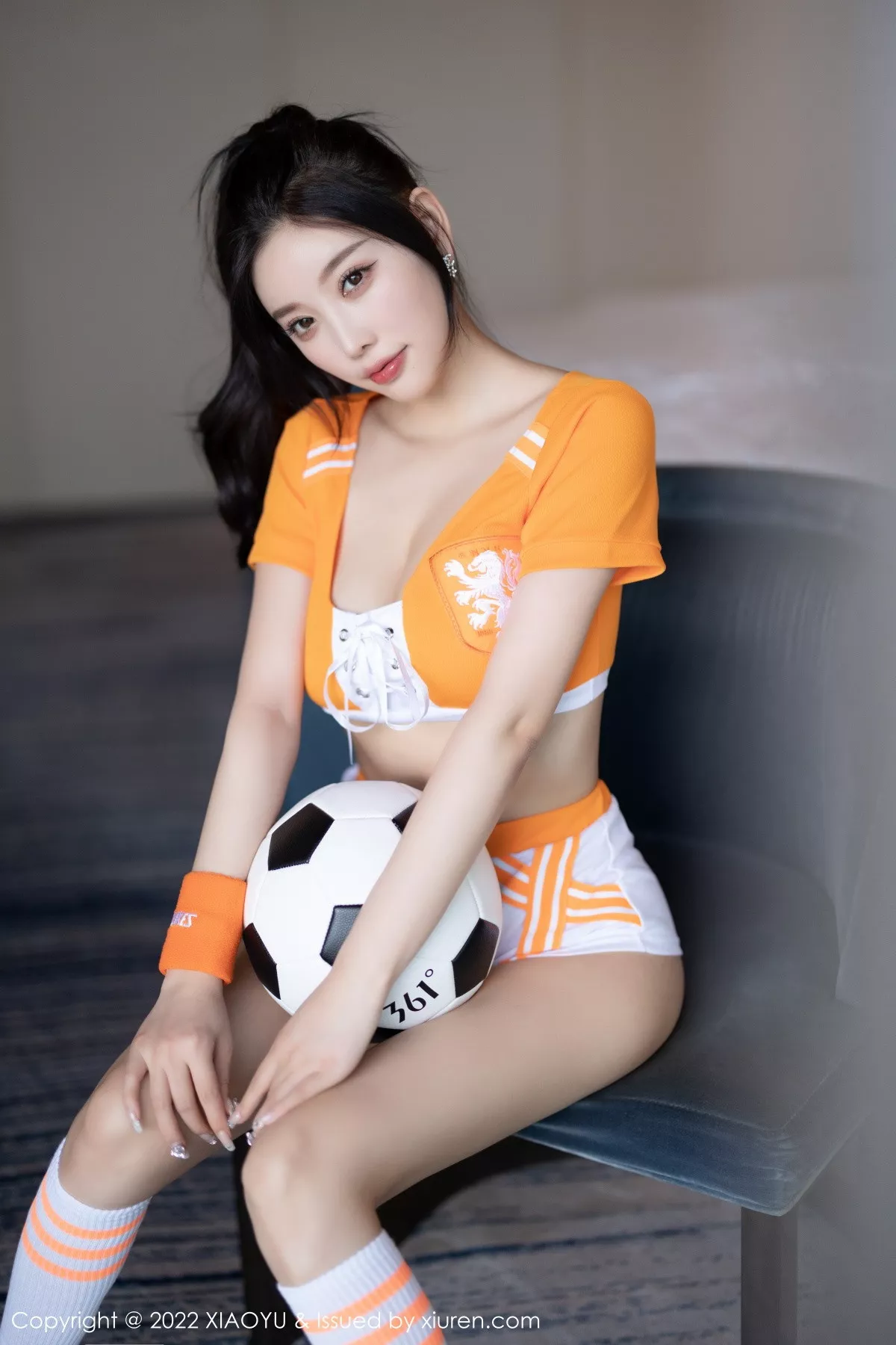 秀人集.com_[XiaoYu画语界]Vol.907_女神杨晨晨Yome足球宝贝主题橙色运动服饰秀丰盈美胸诱惑写真86P