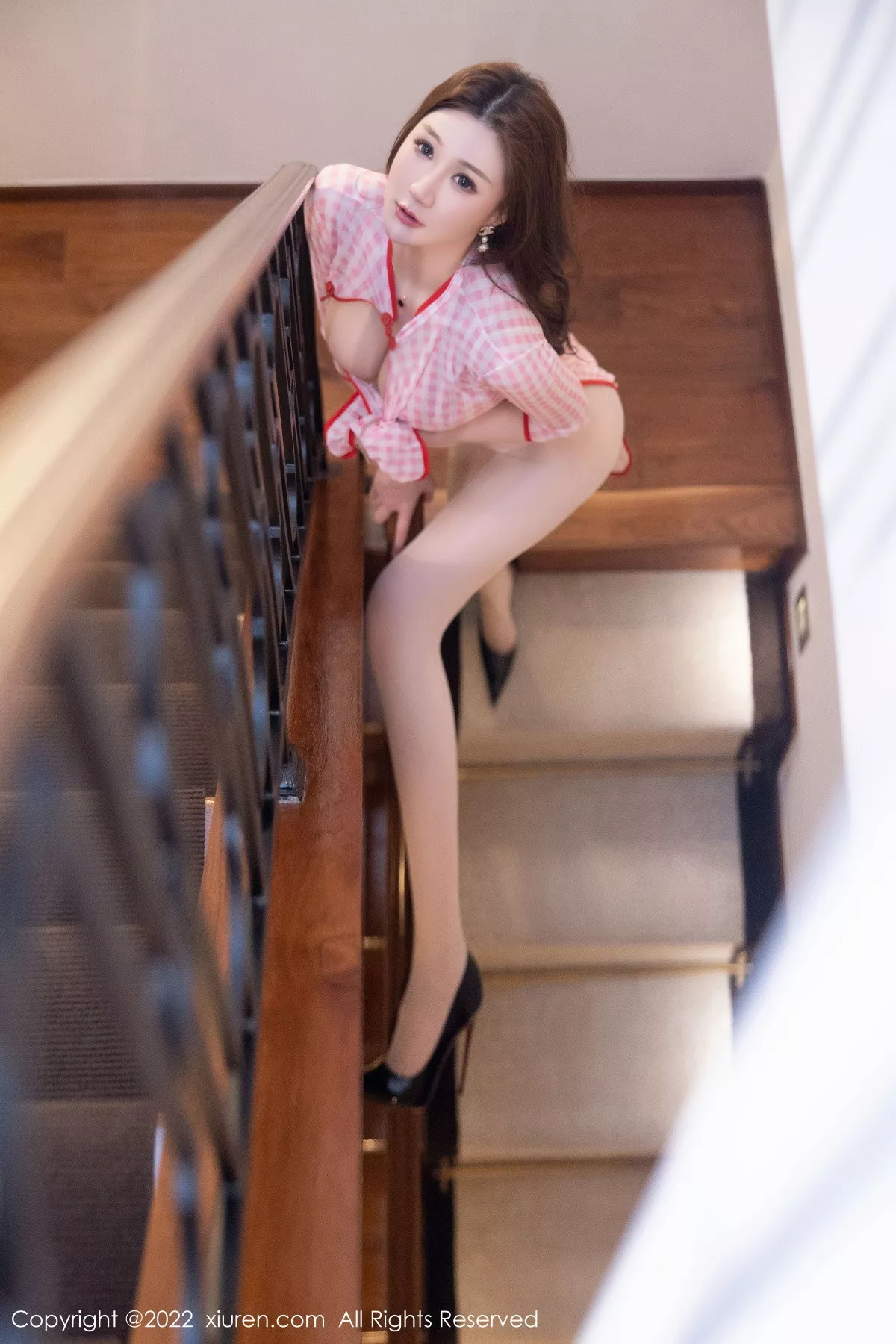 秀人集.com_[XiuRen秀人网]No.5877_模特顾乔楠Cora性感粉色格子旗袍配超薄连体肉丝惹火诱惑写真74P
