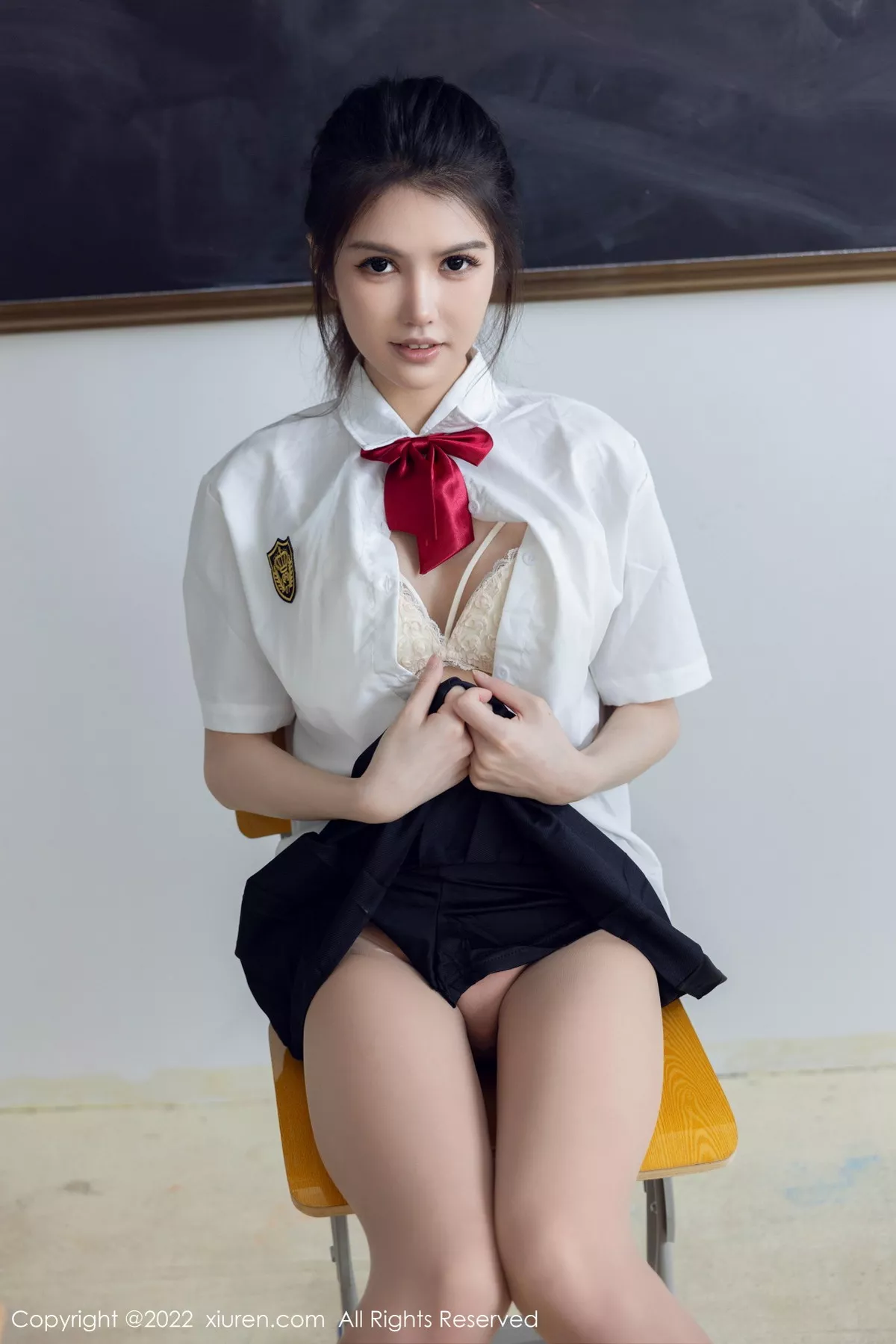 秀人集.com_[XiuRen秀人网]No.5762_模特媛媛酱belle教室场景性感白T配黑色短裙露蕾丝内衣诱惑写真71P