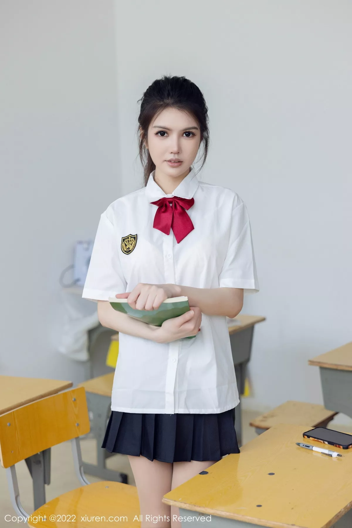 秀人集.com_[XiuRen秀人网]No.5762_模特媛媛酱belle教室场景性感白T配黑色短裙露蕾丝内衣诱惑写真71P