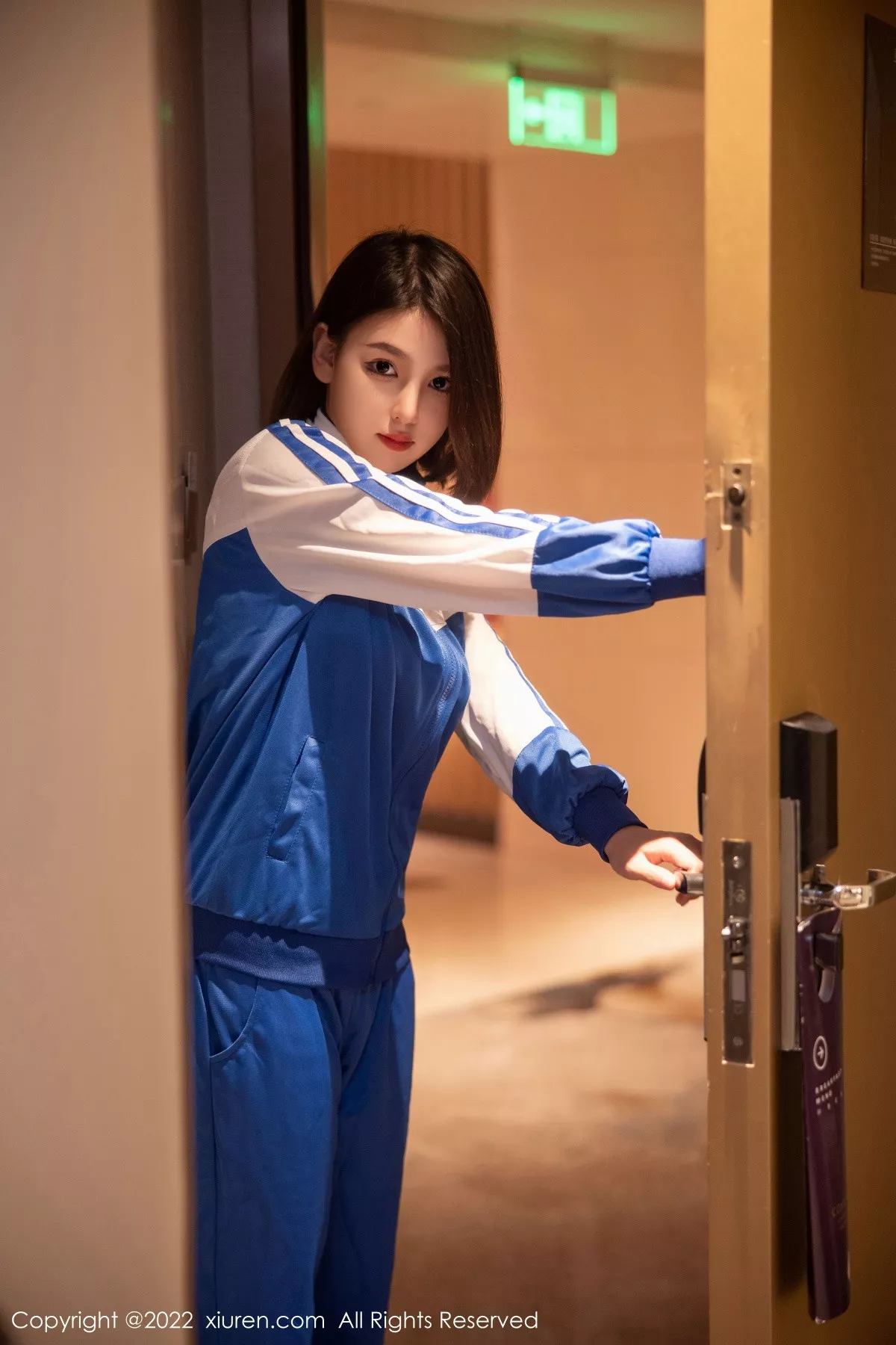 秀人集.com_[XiuRen秀人网]No.5766_模特美羊羊宾馆场景脱运动装露黑色薄纱情趣内衣迷人诱惑写真90P