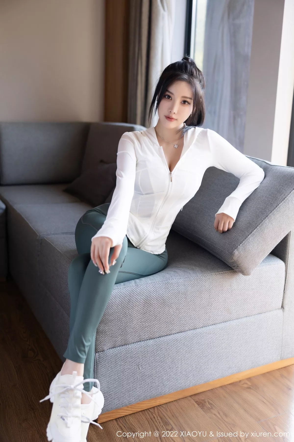 秀人集.com_[XiaoYu画语界]Vol.892_女神杨晨晨Yome性感白色外衣配紧身长裤秀完美身材诱惑写真95P