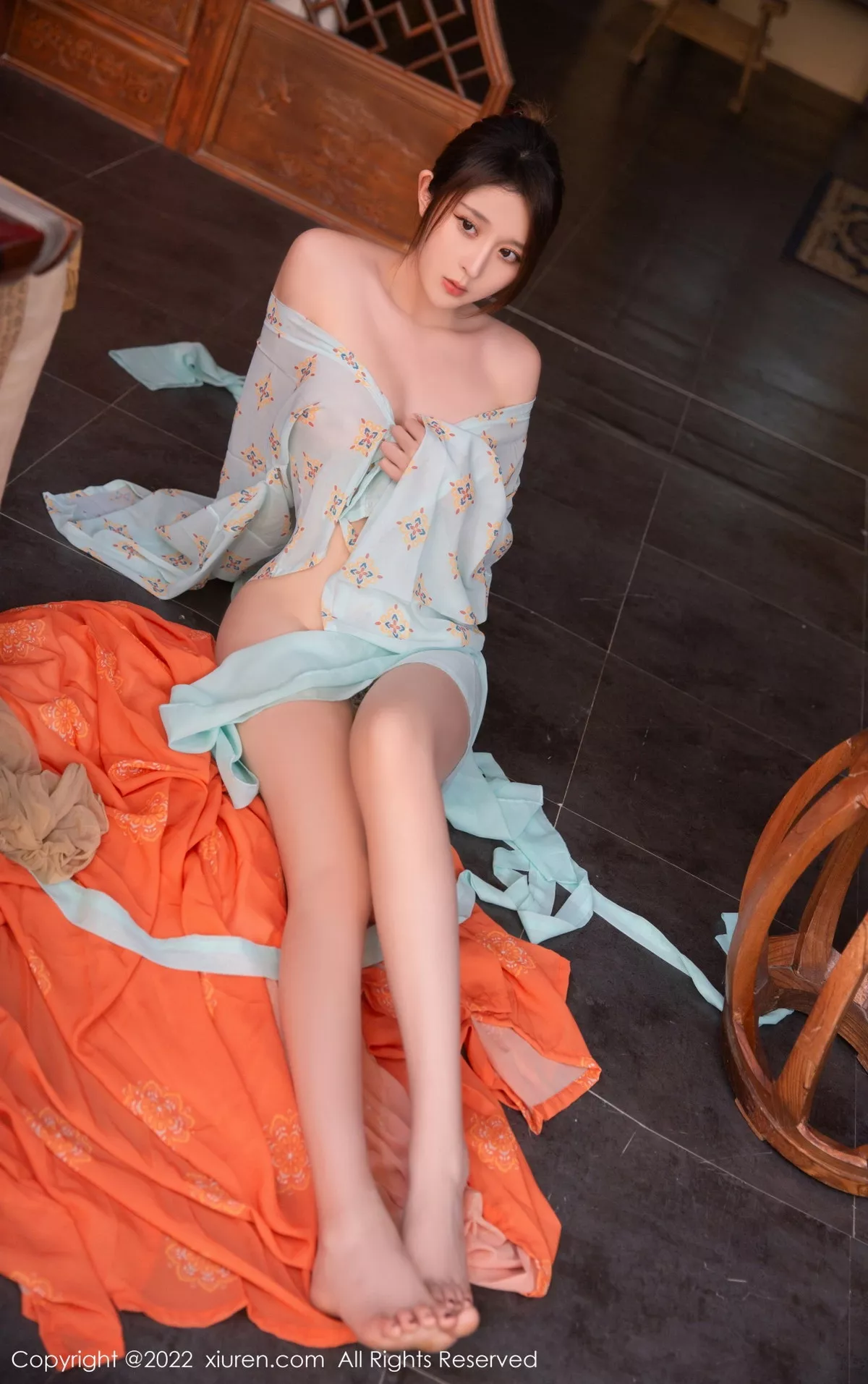 秀人集.com_[XiuRen秀人网]No.5772_模特夏甜甜浅蓝色古装服饰配超薄原色丝袜秀美腿性感迷人写真77P