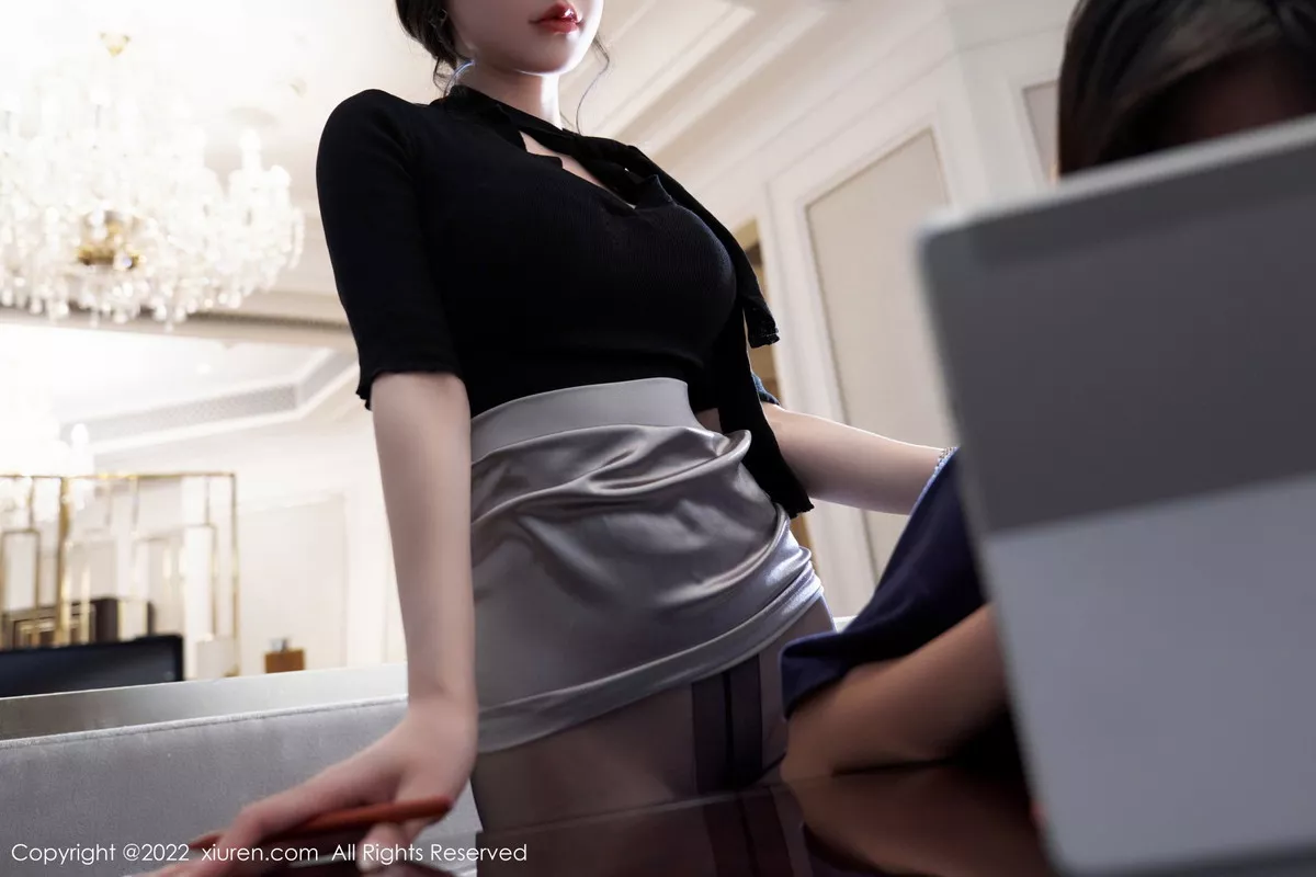 秀人集.com_[XiuRen秀人网]No.5777_女神周于希Sally黑上衣配浅色短裙露超薄闪亮黑丝极致魅惑写真89P