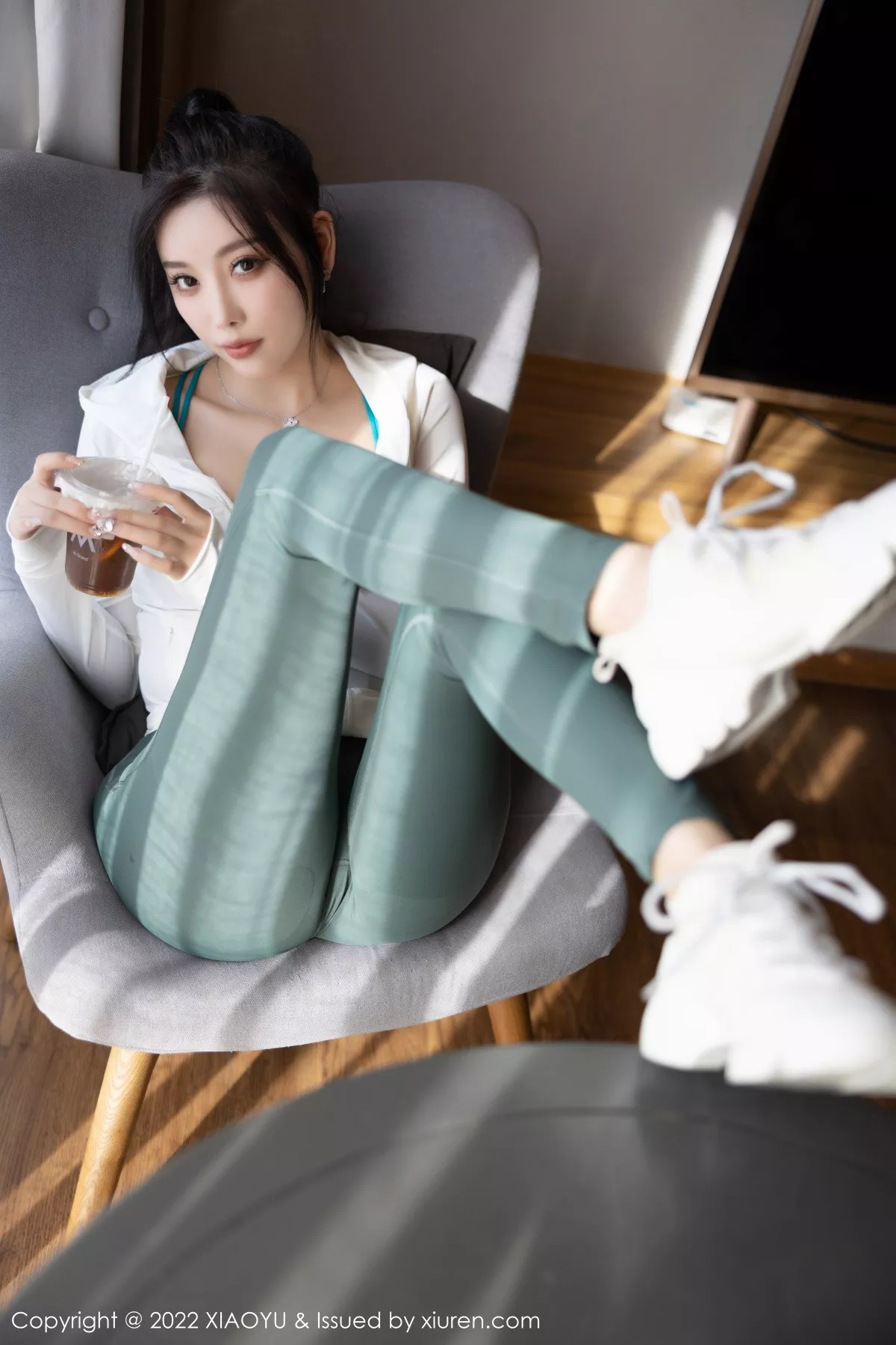 秀人集.com_[XiaoYu画语界]Vol.892_女神杨晨晨Yome性感白色外衣配紧身长裤秀完美身材诱惑写真95P