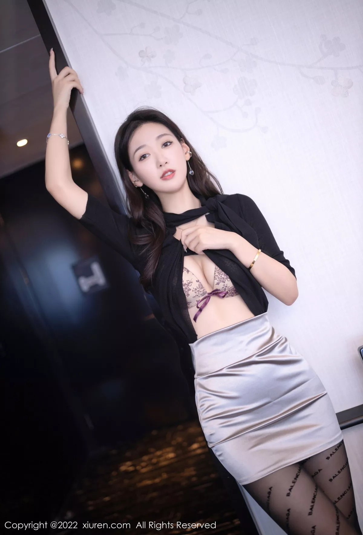 秀人集.com_[XiuRen秀人网]No.5887_模特唐安琪秘书角色黑色收身衣配银色短裙秀曼妙身姿诱惑写真78P