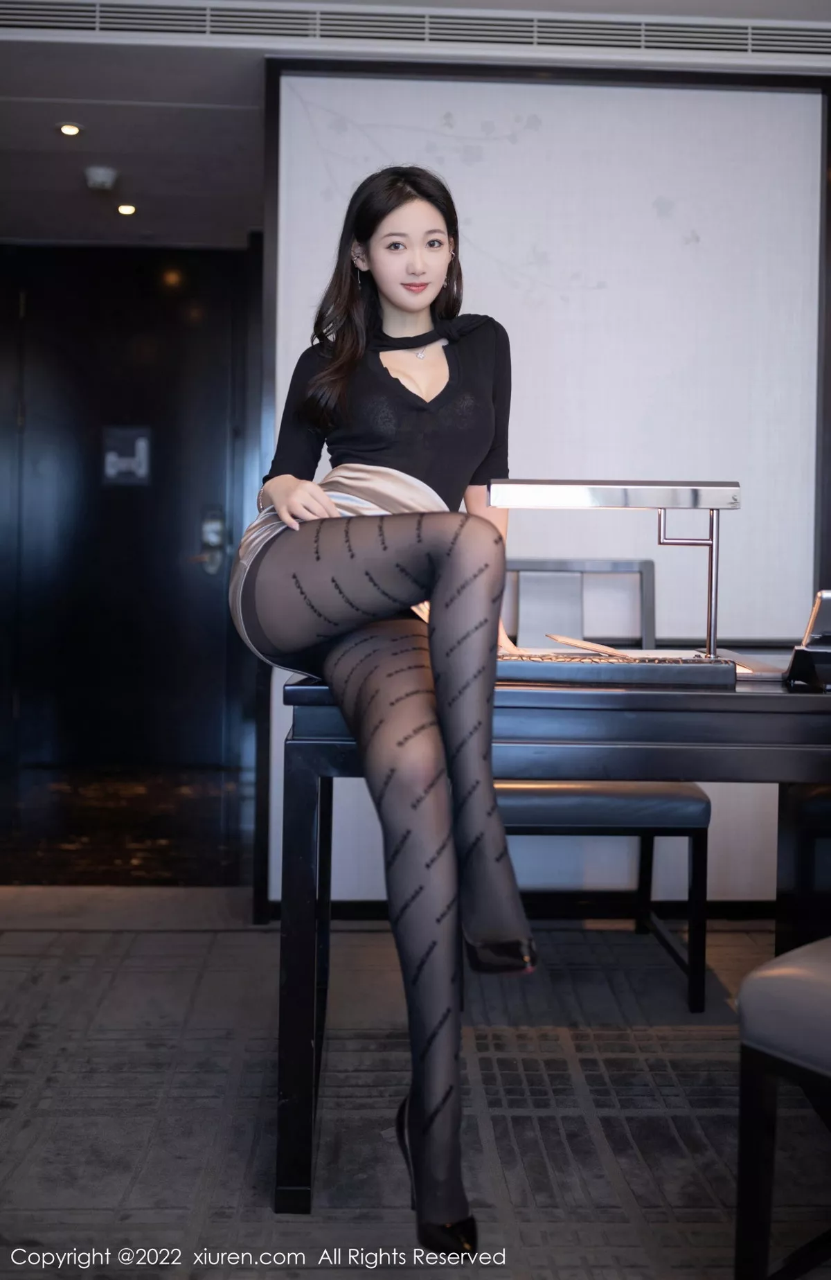 秀人集.com_[XiuRen秀人网]No.5887_模特唐安琪秘书角色黑色收身衣配银色短裙秀曼妙身姿诱惑写真78P