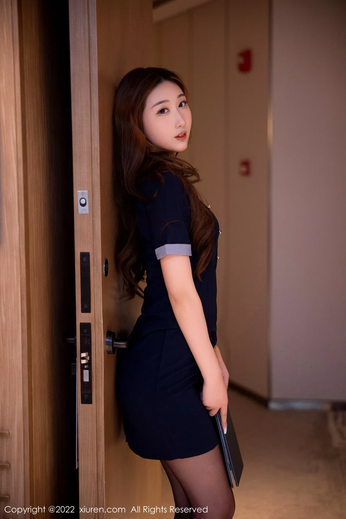 秀人集.com_[XiuRen秀人网]No.5886_模特江真真脱深蓝连衣裙露浅紫色蕾丝内衣配超薄黑丝诱惑写真98P