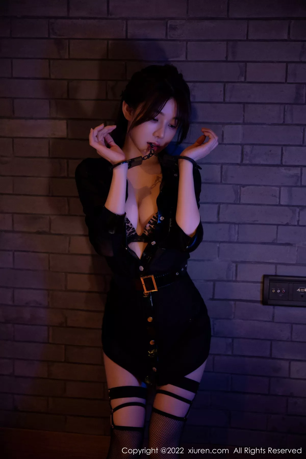 秀人集.com_[XiuRen秀人网]No.5931_模特婠婠么性感黑色情趣制服露豹纹内衣秀绝美身材诱惑写真94P