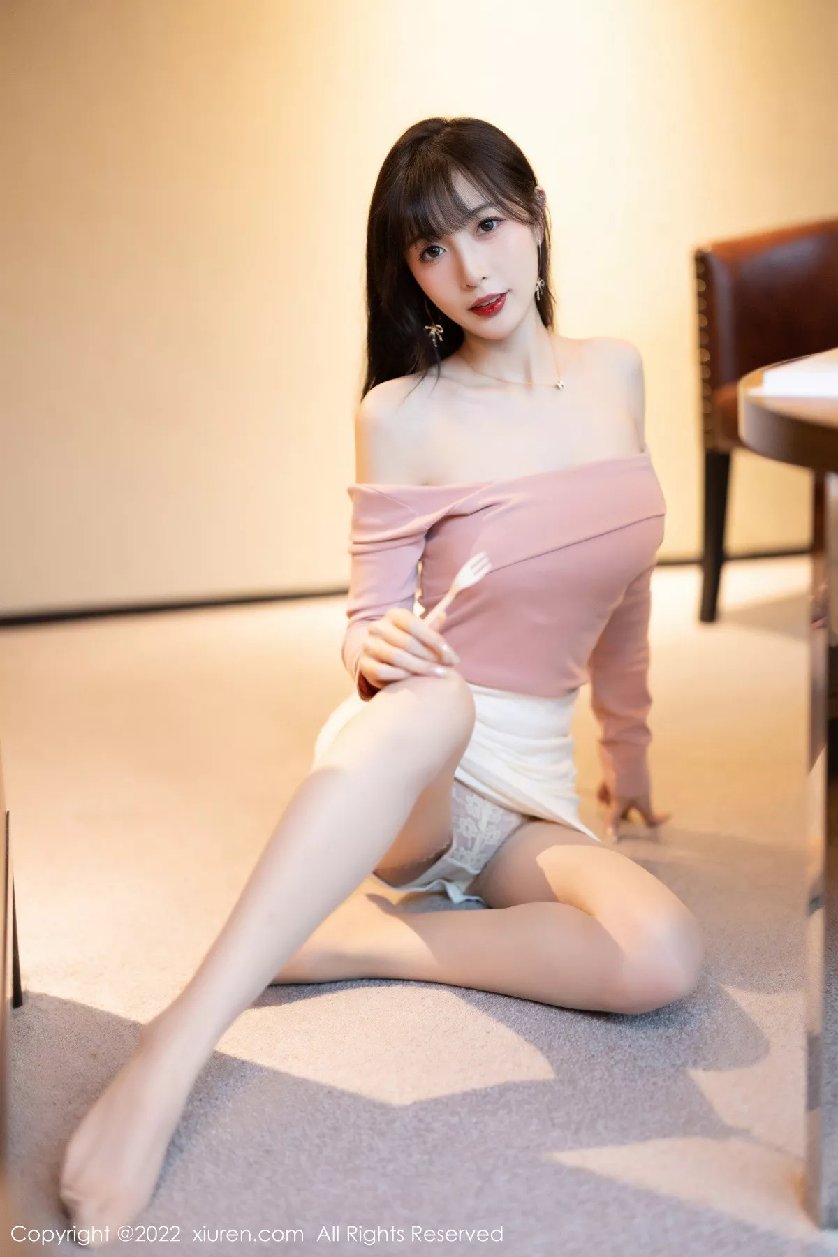 秀人集.com_[XiuRen秀人网]No.5934_模特林星阑紫色露肩上衣配白短裙露蕾丝内衣开档肉丝诱惑写真81P