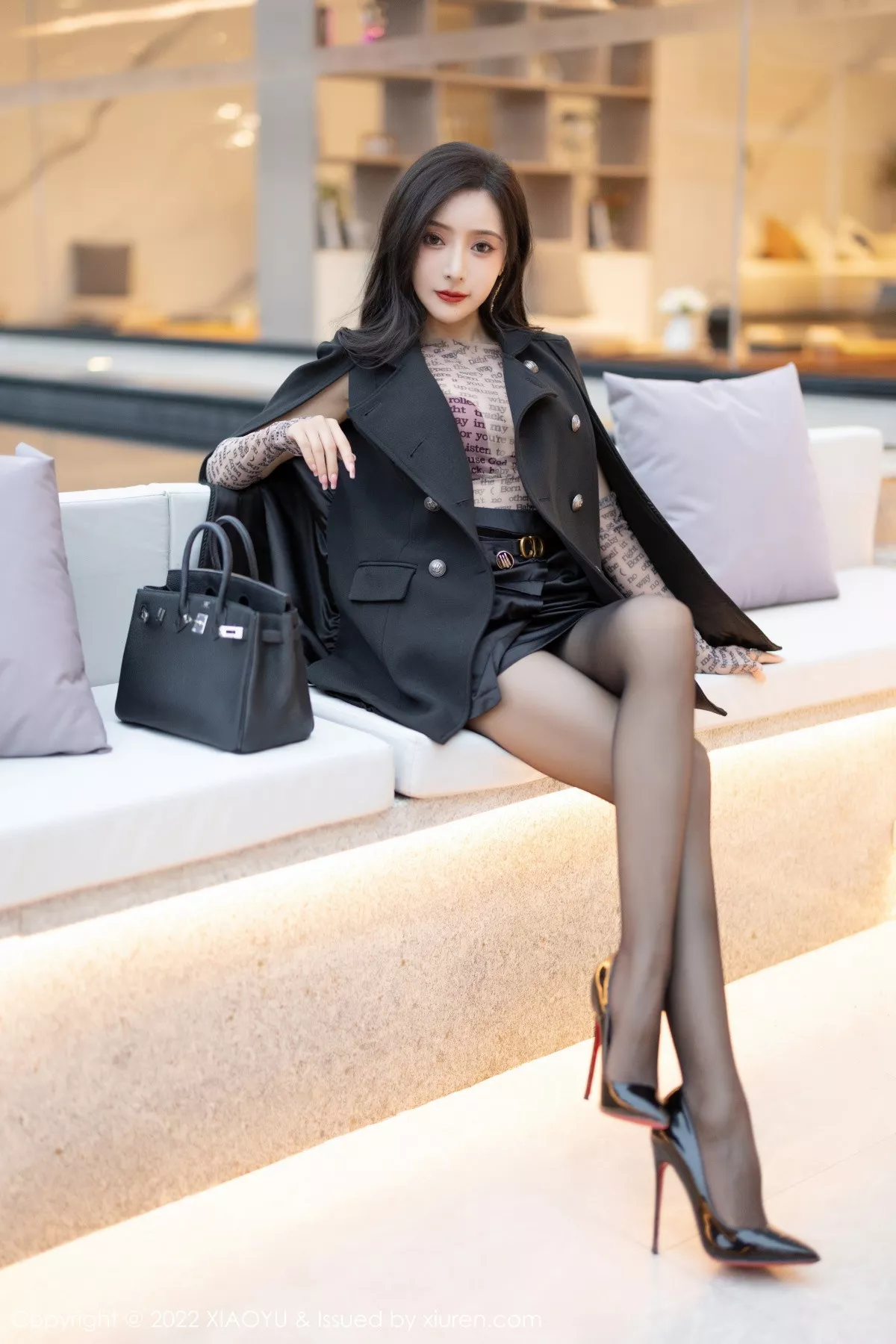 秀人集.com_[XiaoYu画语界]Vol.916_女神王馨瑶yanni半脱露轻透服饰配超薄黑丝秀惹火身材诱惑写真93P