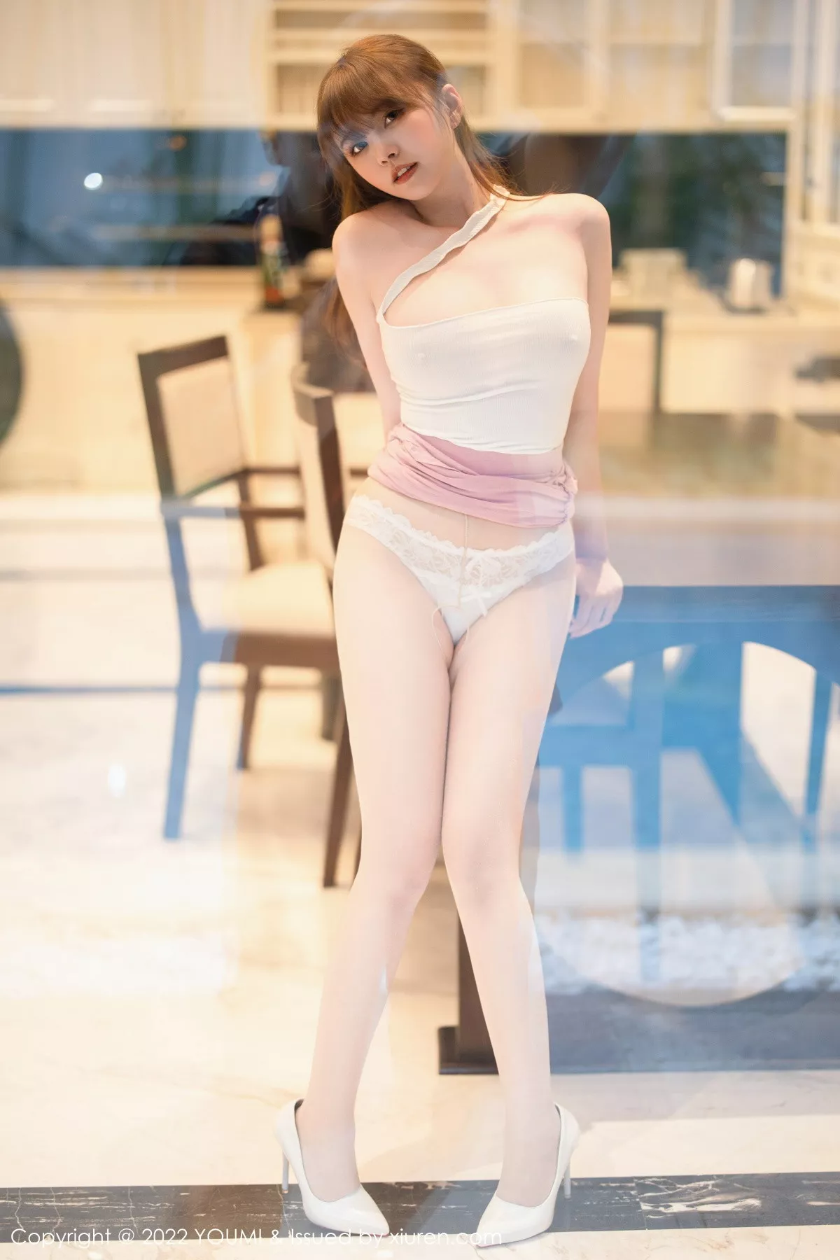 秀人集.com_[YouMi尤蜜荟]Vol.872_模特张思允Nice性感白色收身上衣配粉短裙秀完美身材诱惑写真70P