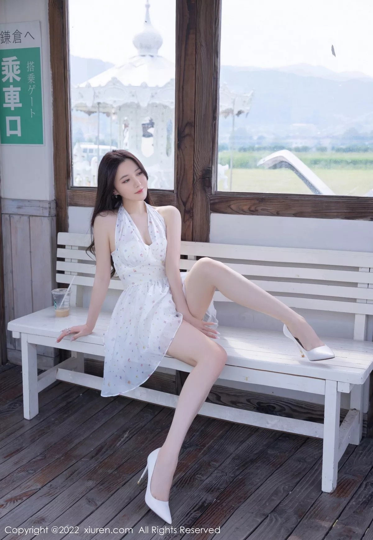 秀人集.com_[XiuRen秀人网]No.5947_模特鱼子酱Fish电车场景脱露肩连衣裙露白色蕾丝内衣诱惑写真80P