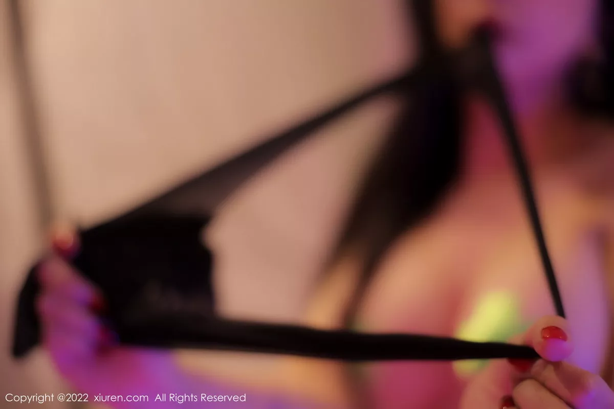 秀人集.com_[XiuRen秀人网]No.5941_模特田冰冰性感蓝色轻透内衣配黑色蕾丝袜秀惹火身材诱惑写真72P