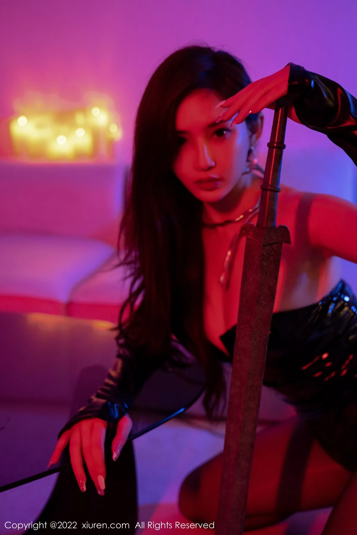 秀人集.com_[XiuRen秀人网]No.5957_女神奶瓶土肥圆暗色灯光下黑色皮质服配黑丝裤袜迷人诱惑写真72P