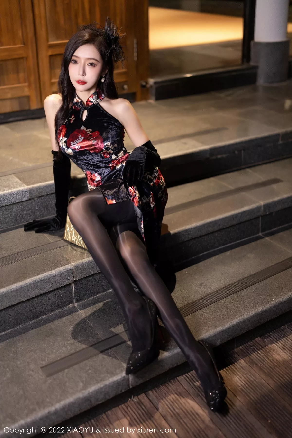 秀人集.com_[XiaoYu画语界]Vol.909_女神王馨瑶yanni脱性感深色旗袍露红色内衣配开档黑丝诱惑写真90P