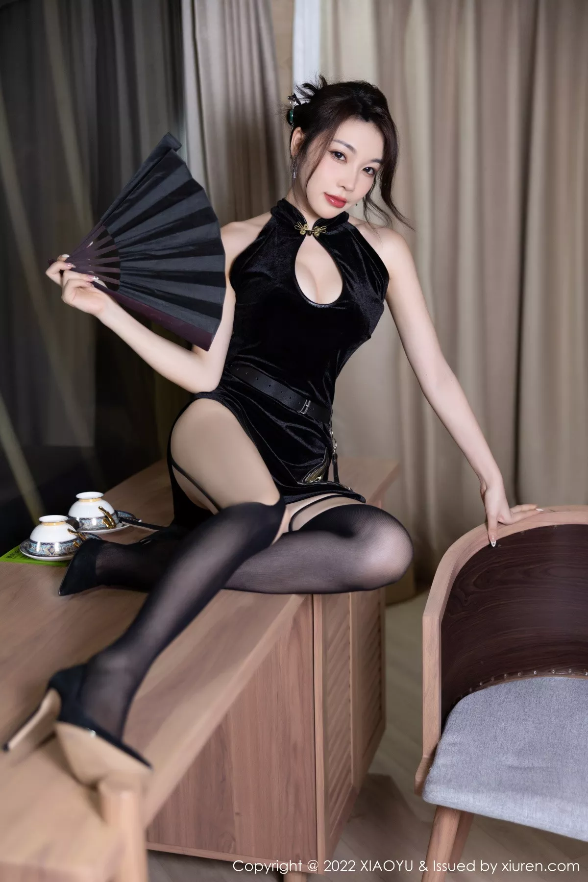 秀人集.com_[XiaoYu画语界]Vol.921_女神徐莉芝Booty性感黑色短款旗袍+粉色轻透内衣惹火诱惑写真72P