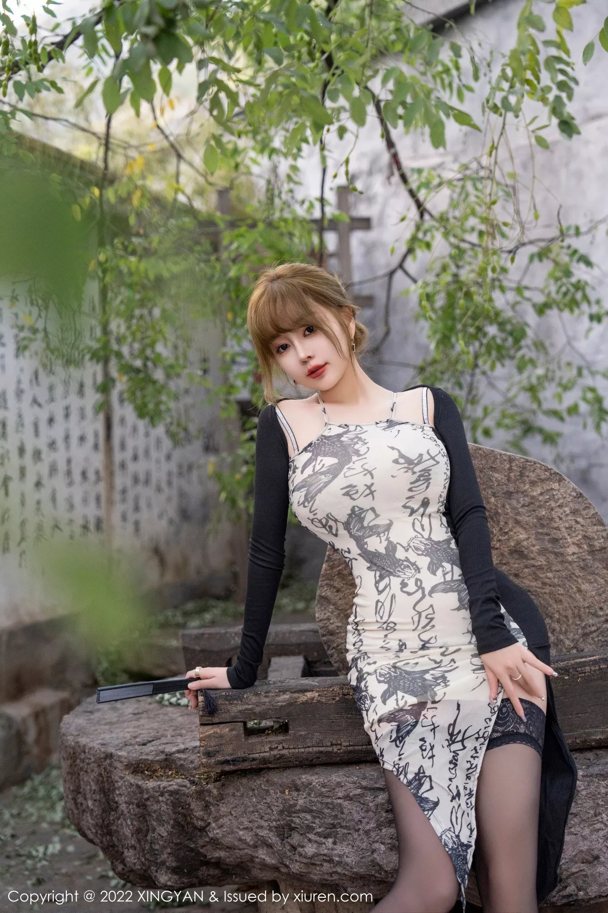 秀人集.com_[XINGYAN星颜社]VOL.159_女神王雨纯简约拼色连衣裙配超薄黑丝露黑色蕾丝内衣诱惑写真51P