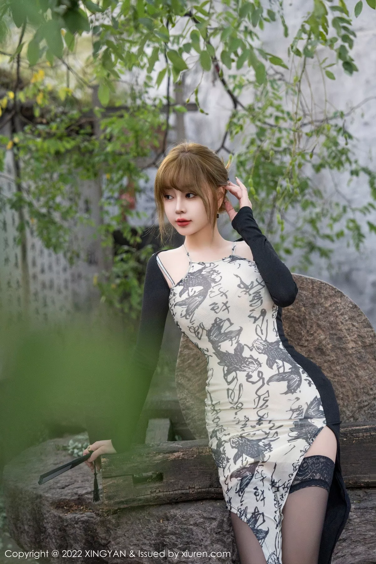 秀人集.com_[XINGYAN星颜社]VOL.159_女神王雨纯简约拼色连衣裙配超薄黑丝露黑色蕾丝内衣诱惑写真51P