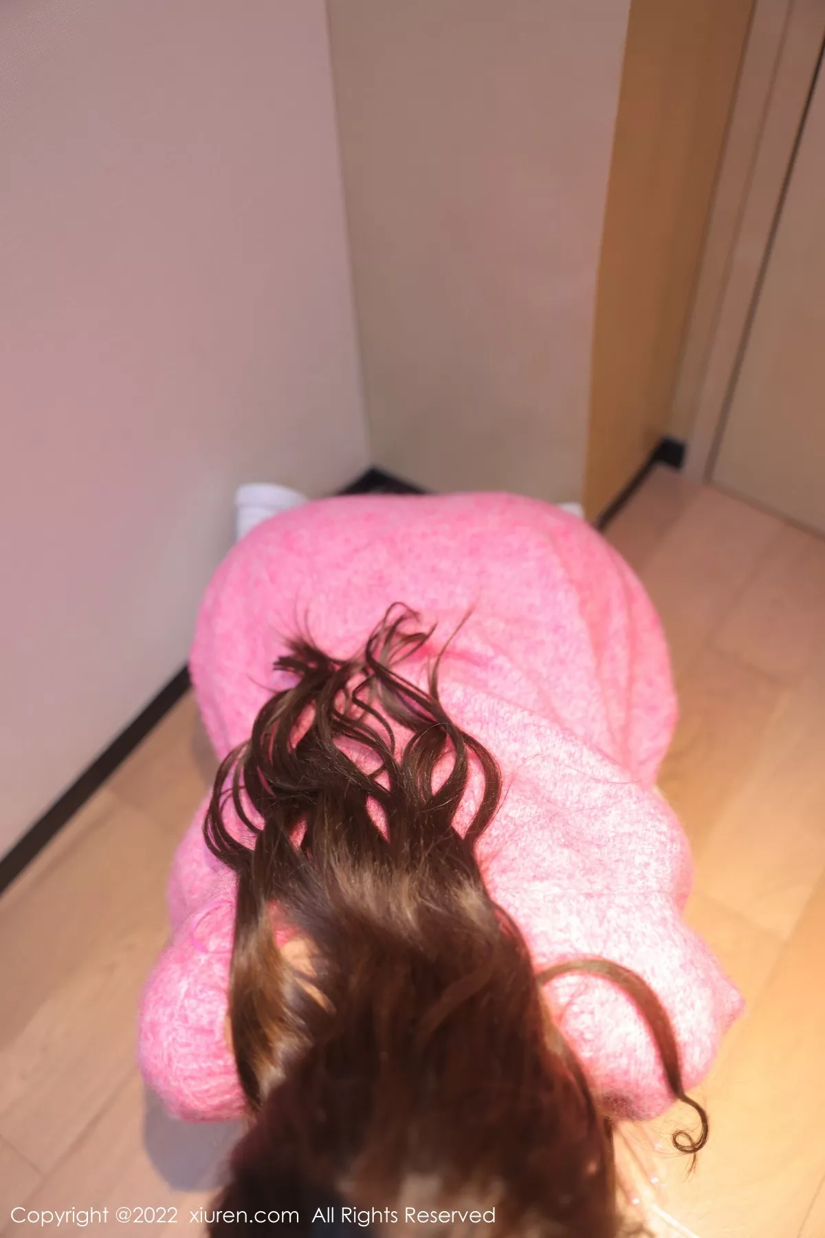 秀人集.com_[XiuRen秀人网]No.5975_模特美羊羊玫红色毛线上衣配白色长裤半脱秀曼妙身姿诱惑写真69P