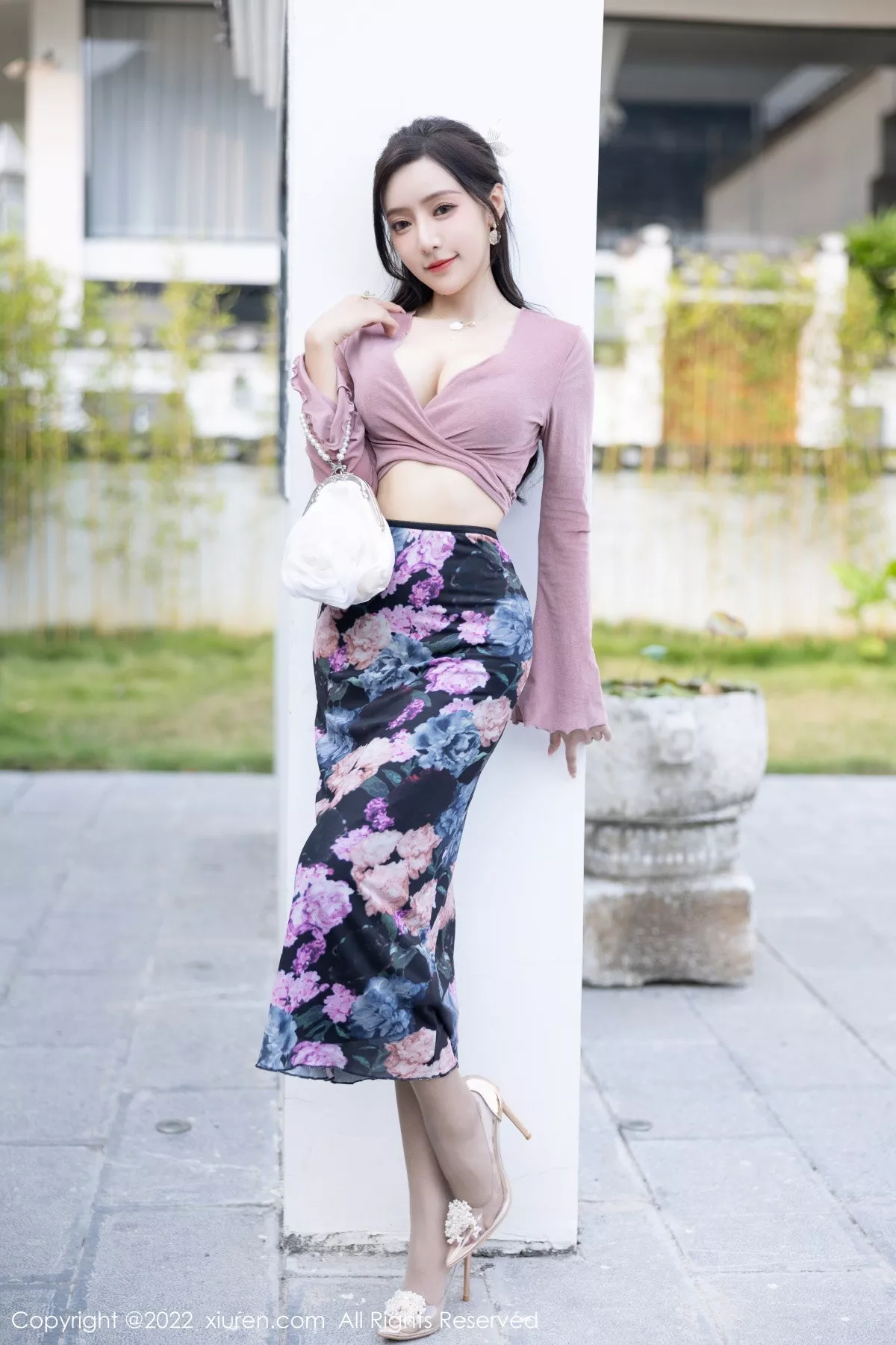 秀人集.com_[XiuRen秀人网]No.5985_女神王馨瑶yanni粉灰色上衣配花色长裙露蕾丝内衣撩人诱惑写真82P