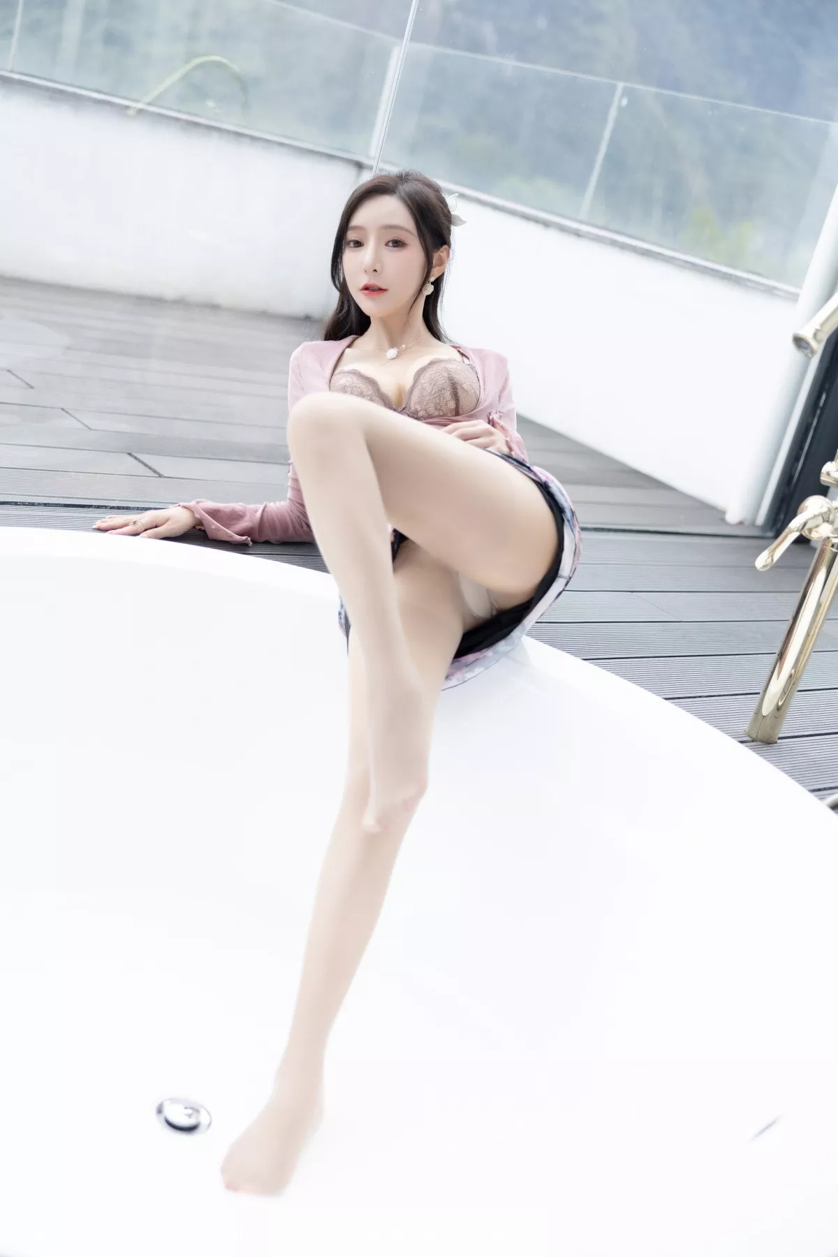 秀人集.com_[XiuRen秀人网]No.5985_女神王馨瑶yanni粉灰色上衣配花色长裙露蕾丝内衣撩人诱惑写真82P