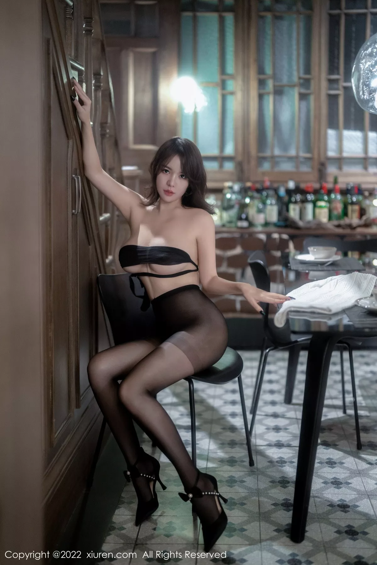 秀人集.com_[XiuRen秀人网]No.5988_模特雅雯私房性感白色露肩服饰露黑色蕾丝内衣魅惑黑丝迷人写真65P