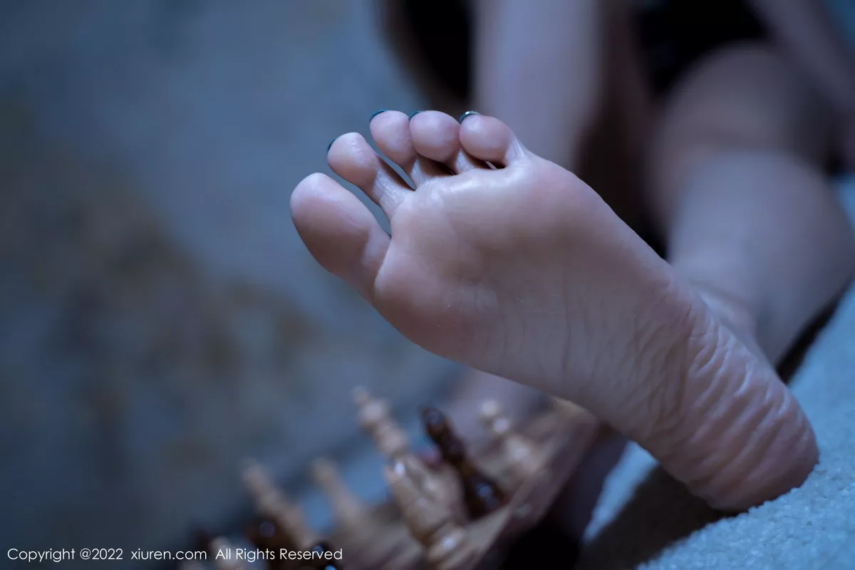 秀人集.com_[XiuRen秀人网]No.5988_模特雅雯私房性感白色露肩服饰露黑色蕾丝内衣魅惑黑丝迷人写真65P