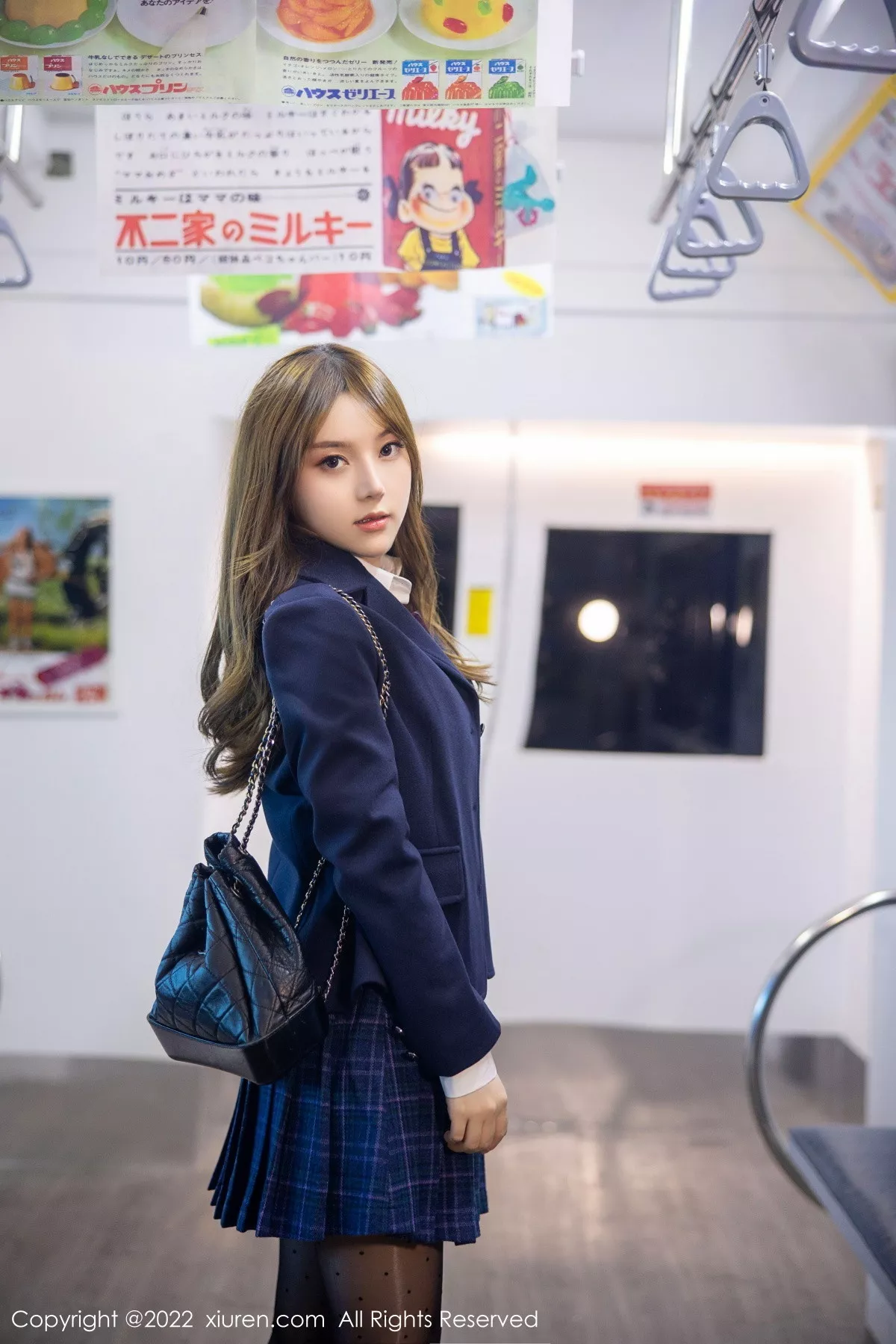 秀人集.com_[XiuRen秀人网]No.5899_模特豆瓣酱电车场景性感白T露浅色内衣配超薄黑丝丰满诱惑写真89P