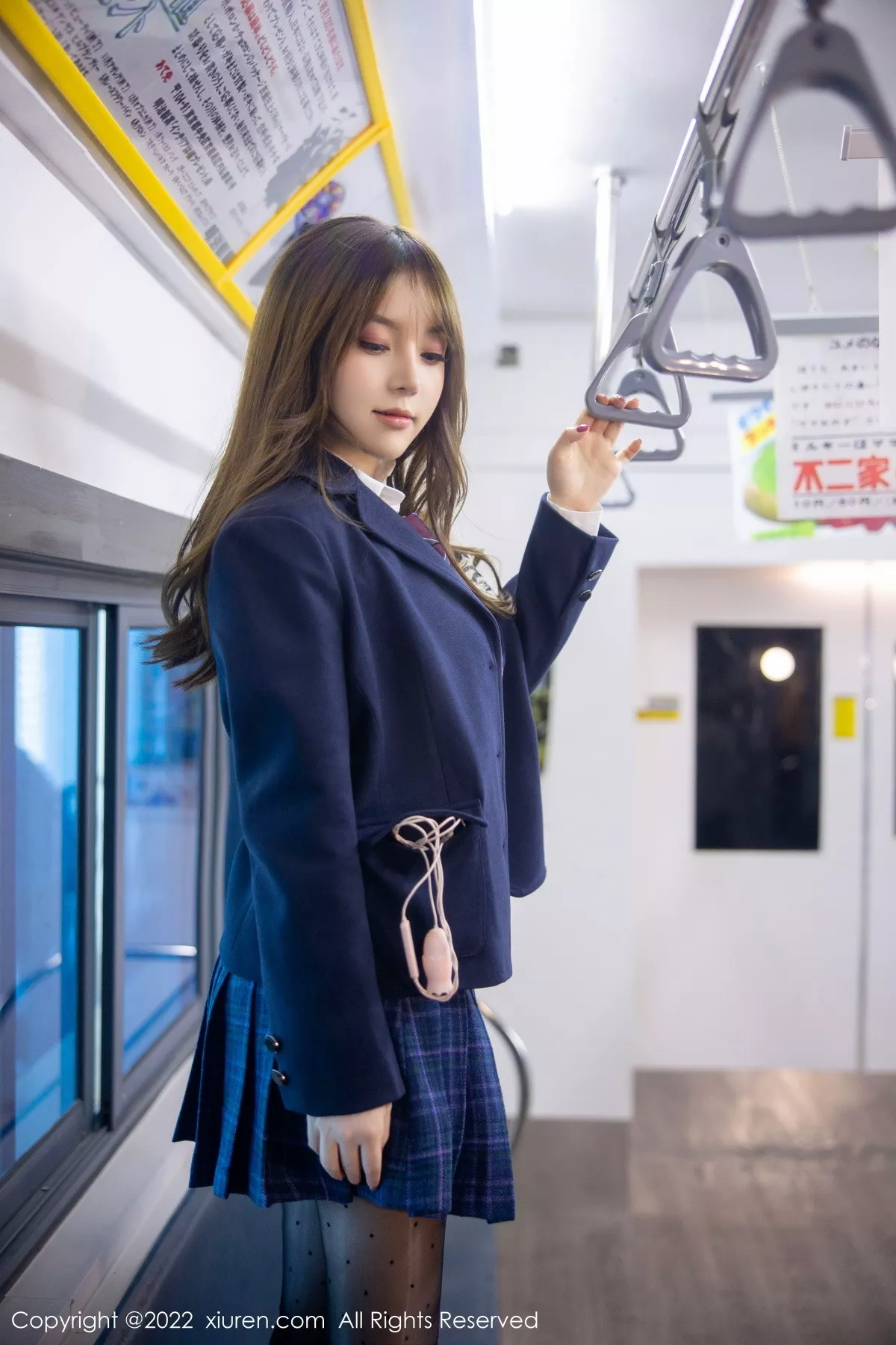 秀人集.com_[XiuRen秀人网]No.5899_模特豆瓣酱电车场景性感白T露浅色内衣配超薄黑丝丰满诱惑写真89P