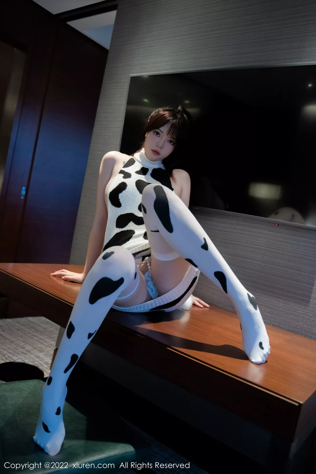 秀人集.com_[XiuRen秀人网]No.5896_模特Arude薇薇性感真空露背白色奶牛服饰秀曼妙身姿诱惑写真56P