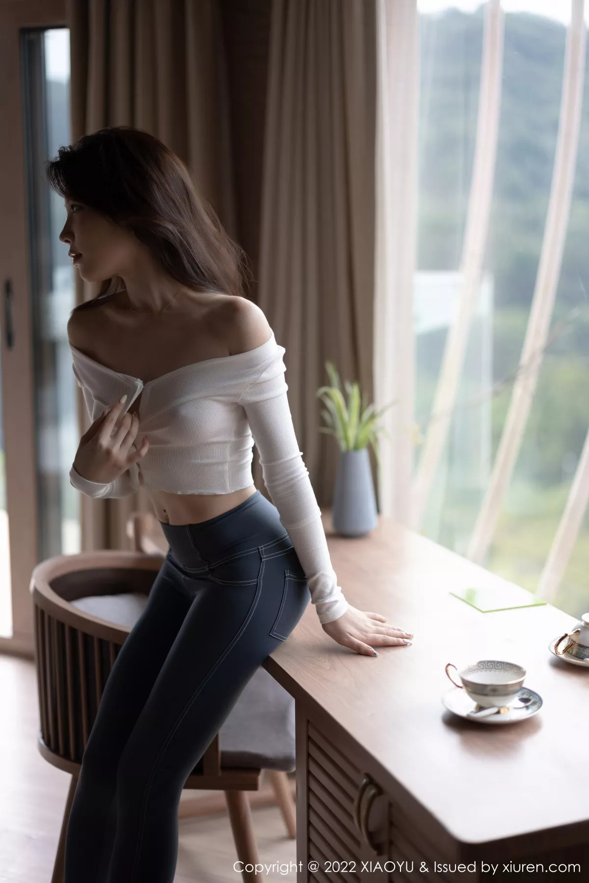 秀人集.com_[XiaoYu画语界]Vol.911_模特徐莉芝Booty白色收身衣配简约长裤+白色情趣内衣诱惑写真84P