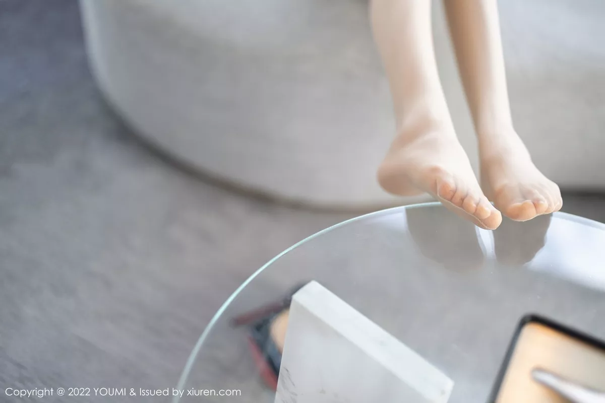 秀人集.com_[YouMi尤蜜荟]Vol.870_女神刘钰儿性感紫色收身连衣裙配超薄无内肉丝秀翘臀诱惑写真59P