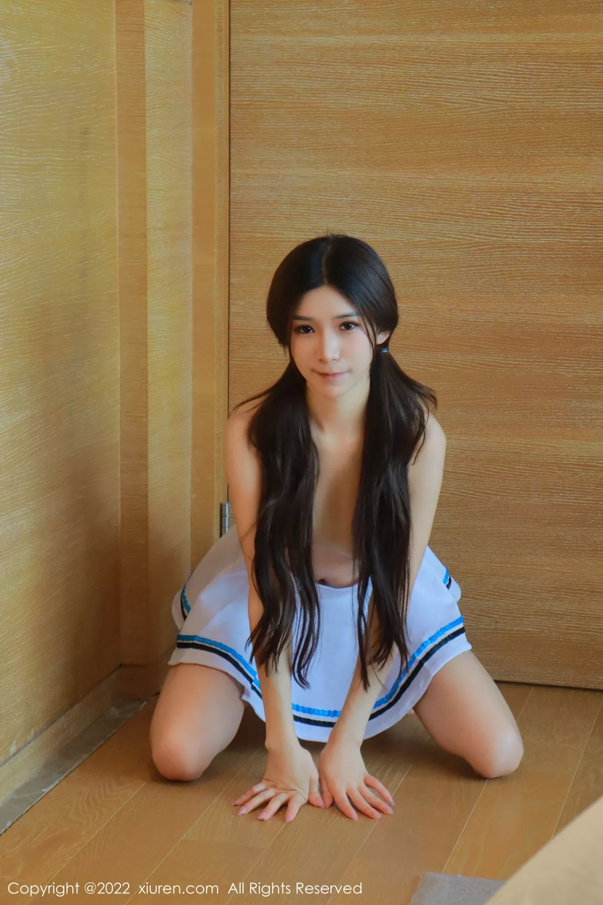 秀人集.com_[XiuRen秀人网]No.5924_模特hebe韩心雨性感制服诱惑白色上衣配白短裙迷人诱惑写真50P